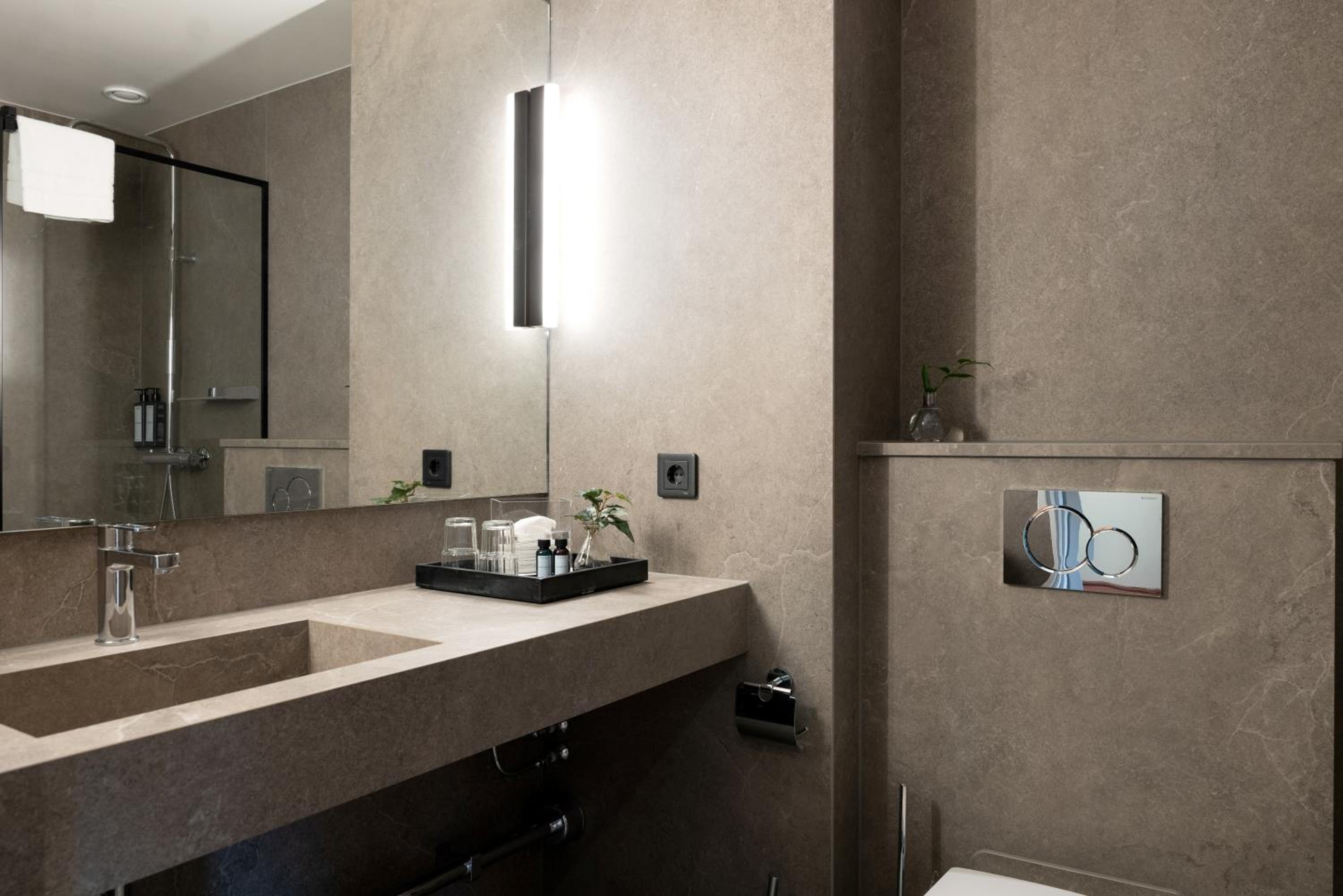 Superior Double with River View - Photo 8