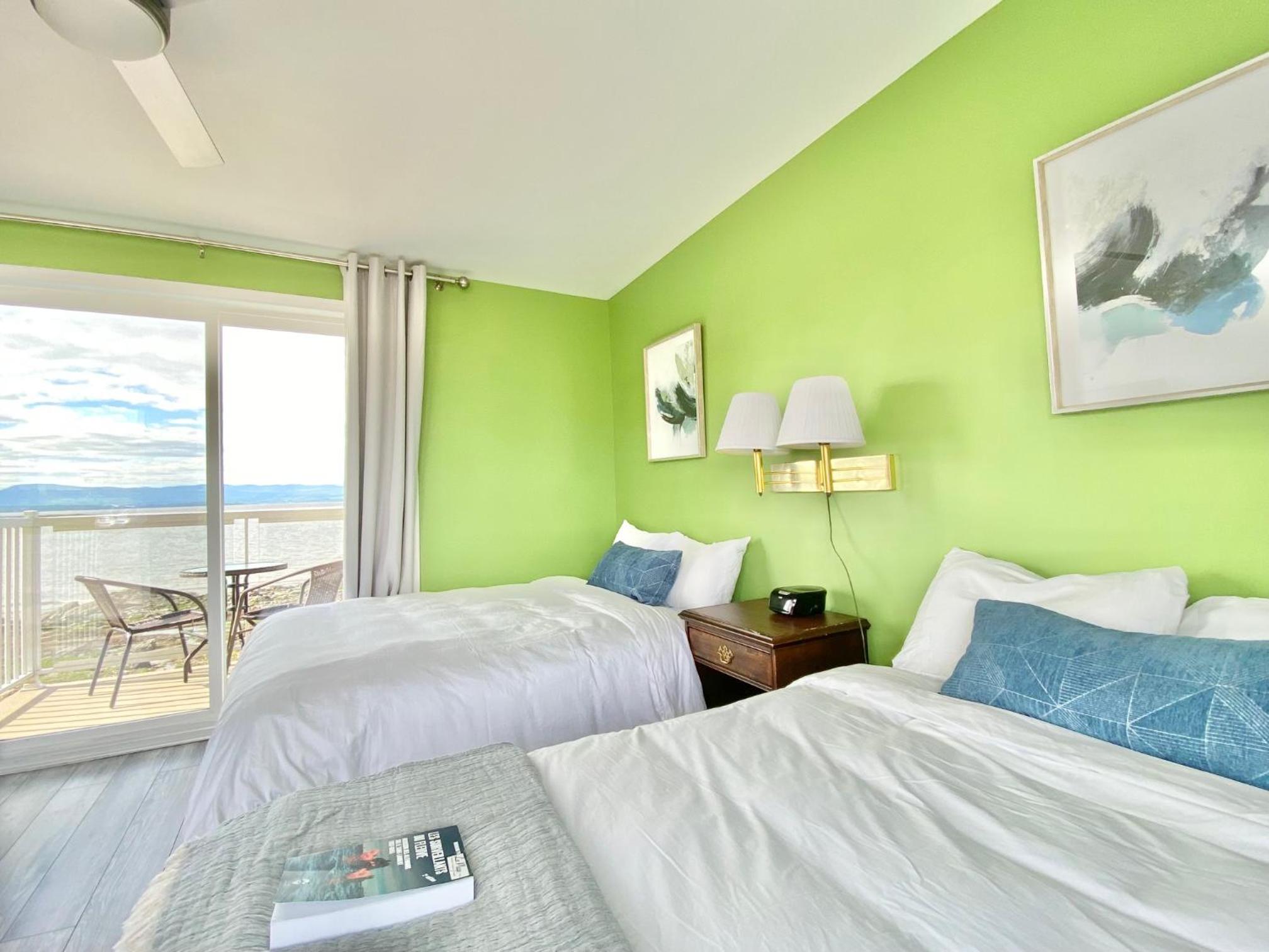 Double or Twin Room with Sea View