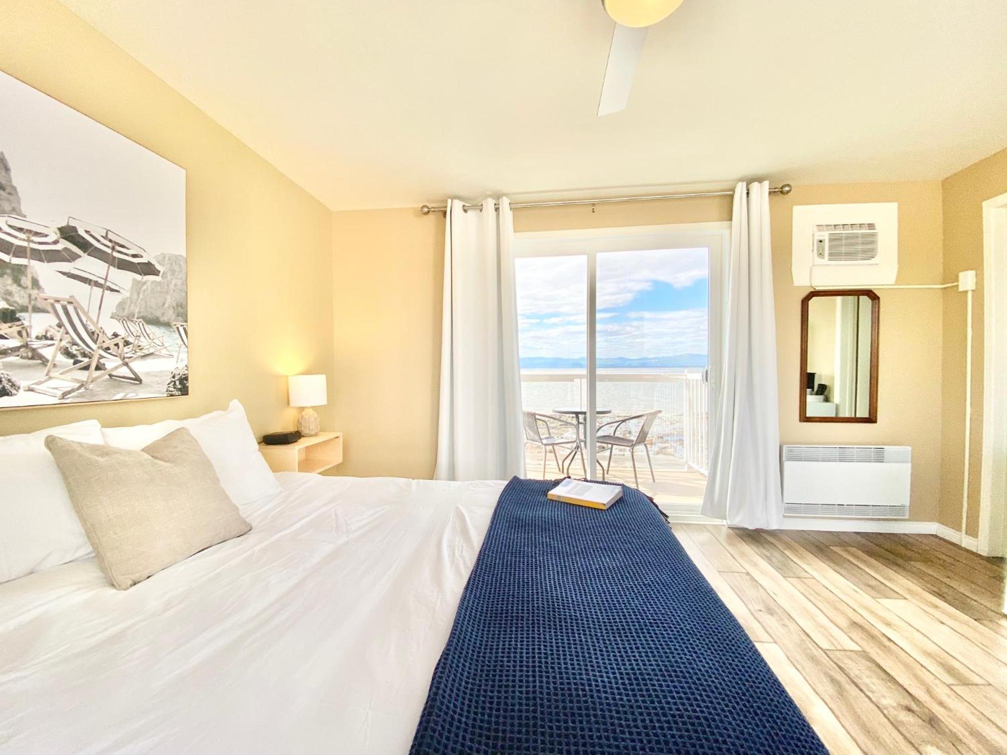 Queen Room with Sea View
