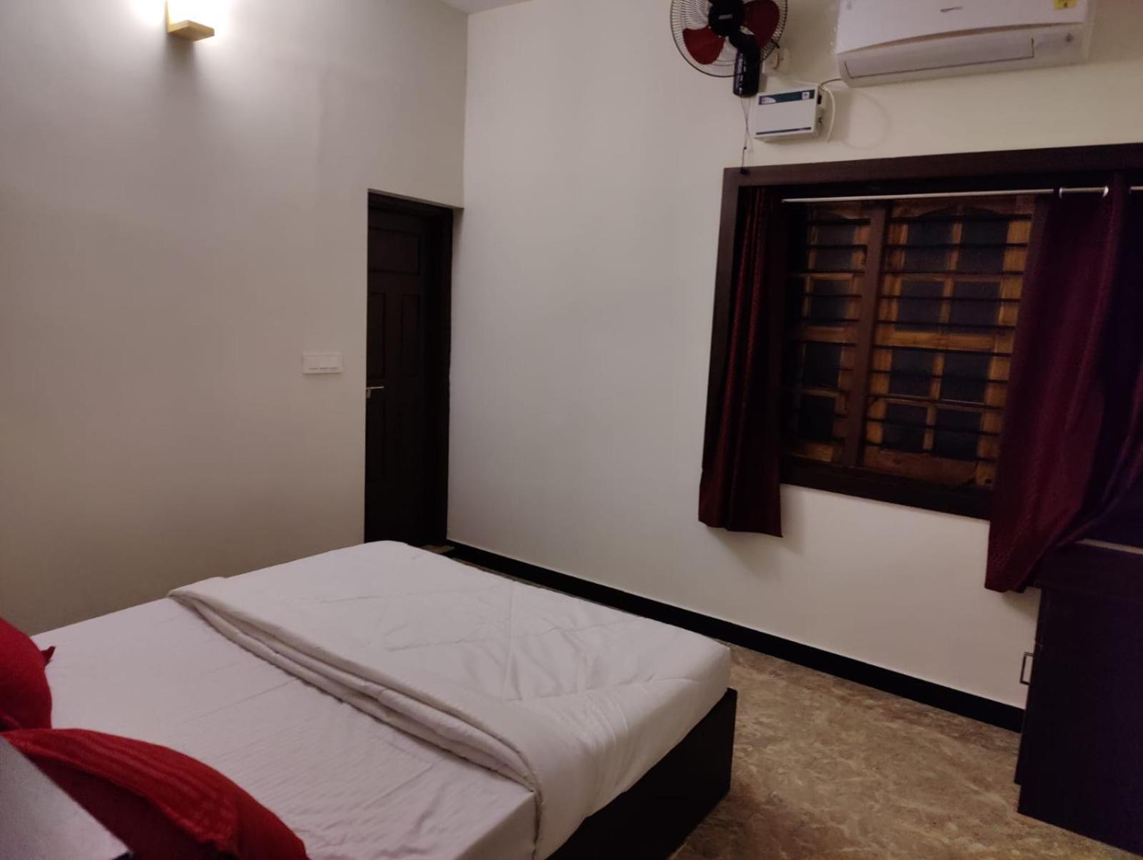 Deluxe Room - Photo 8