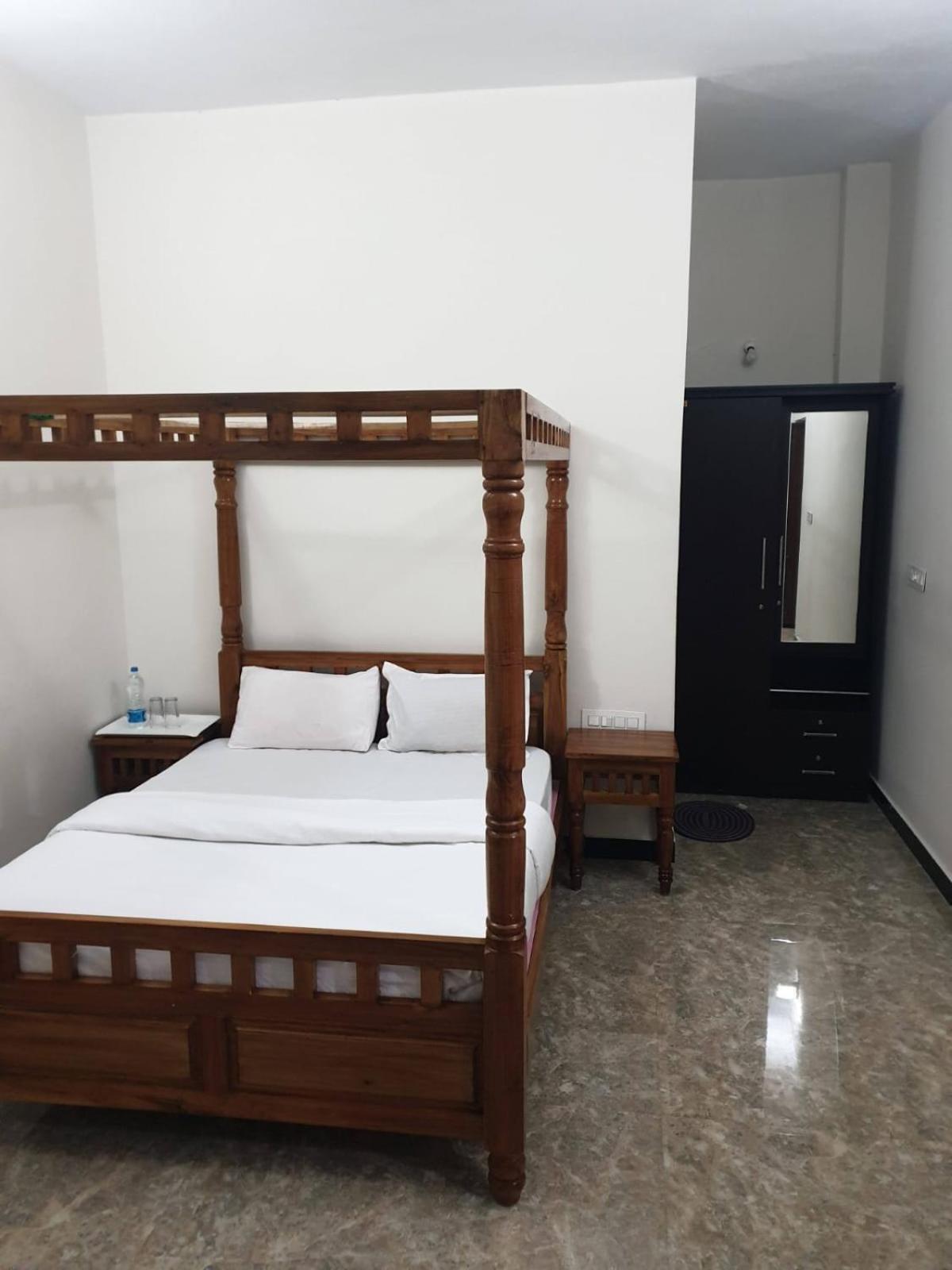 Deluxe Room - Photo 10