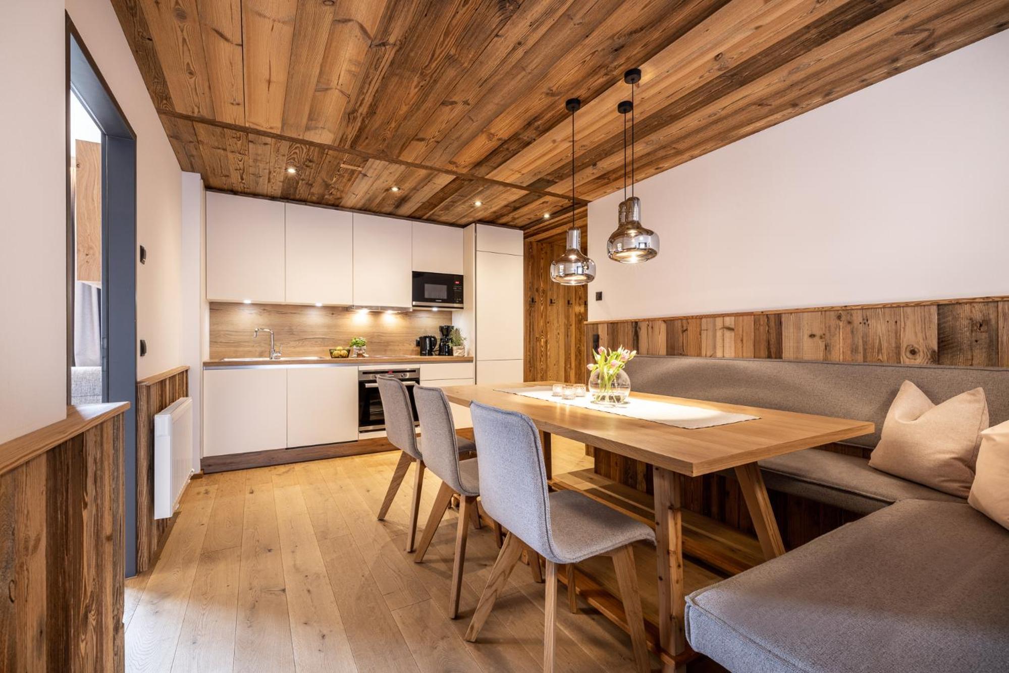 Comfort Three-Bedroom Apartment with Balcony photo 3