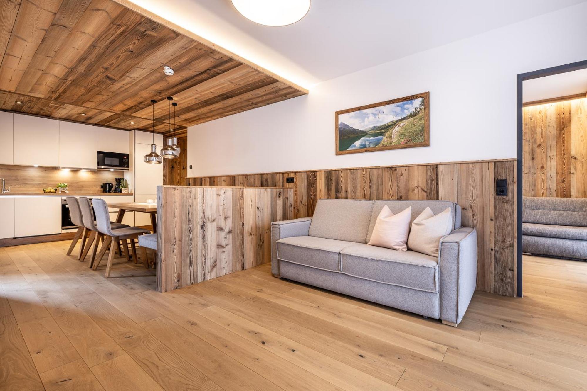 Comfort Three-Bedroom Apartment with Balcony photo 1