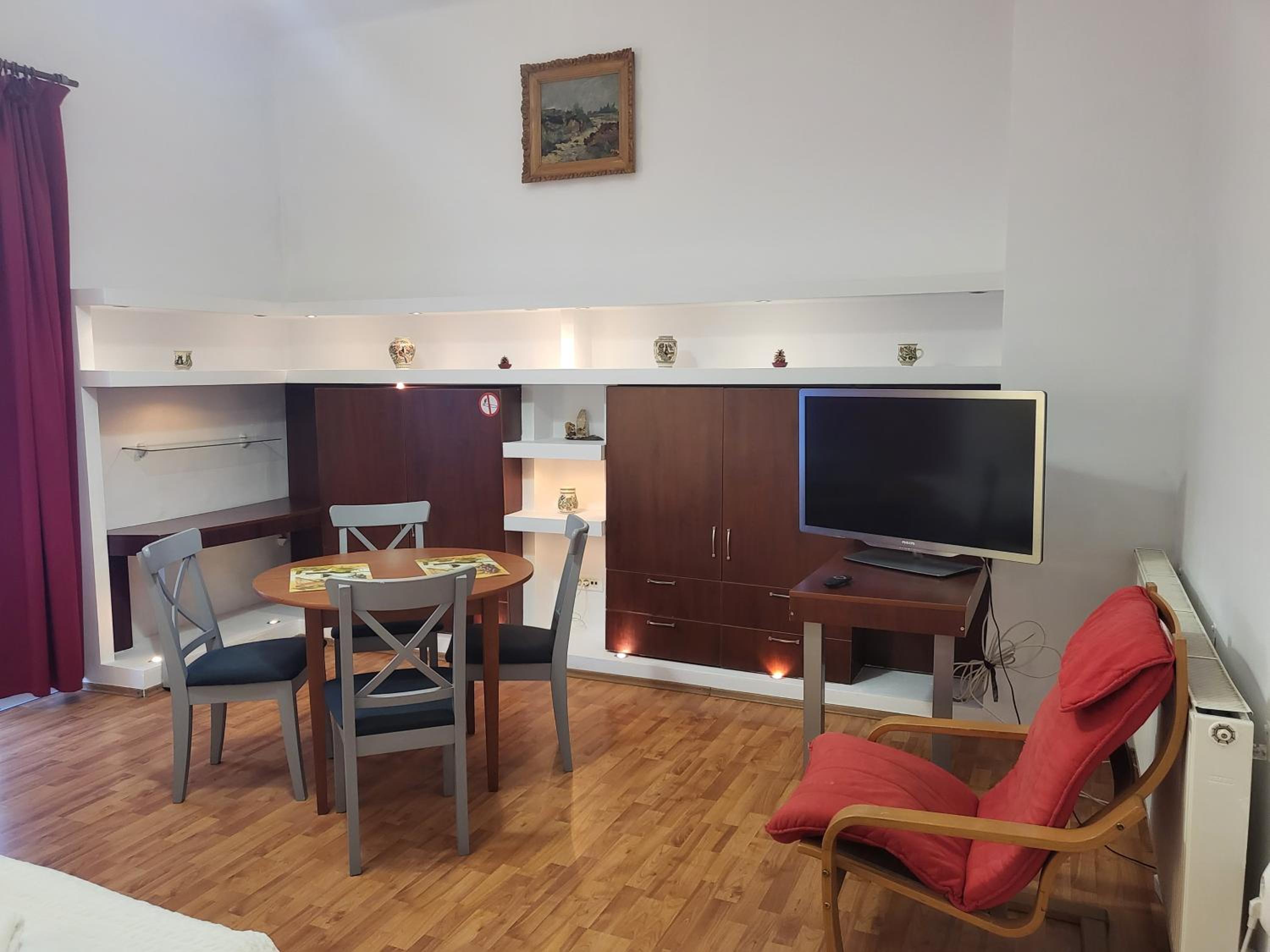 Family Studio - Photo 1
