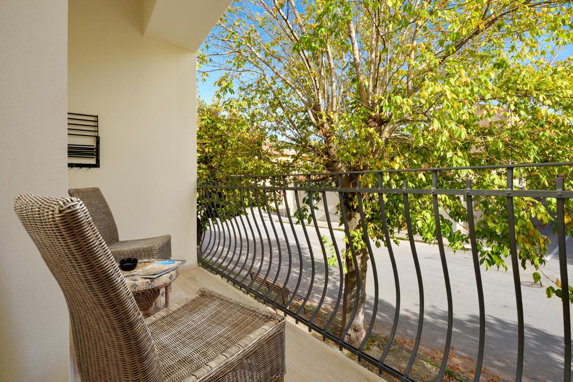 Deluxe Junior Suite - Photo 2