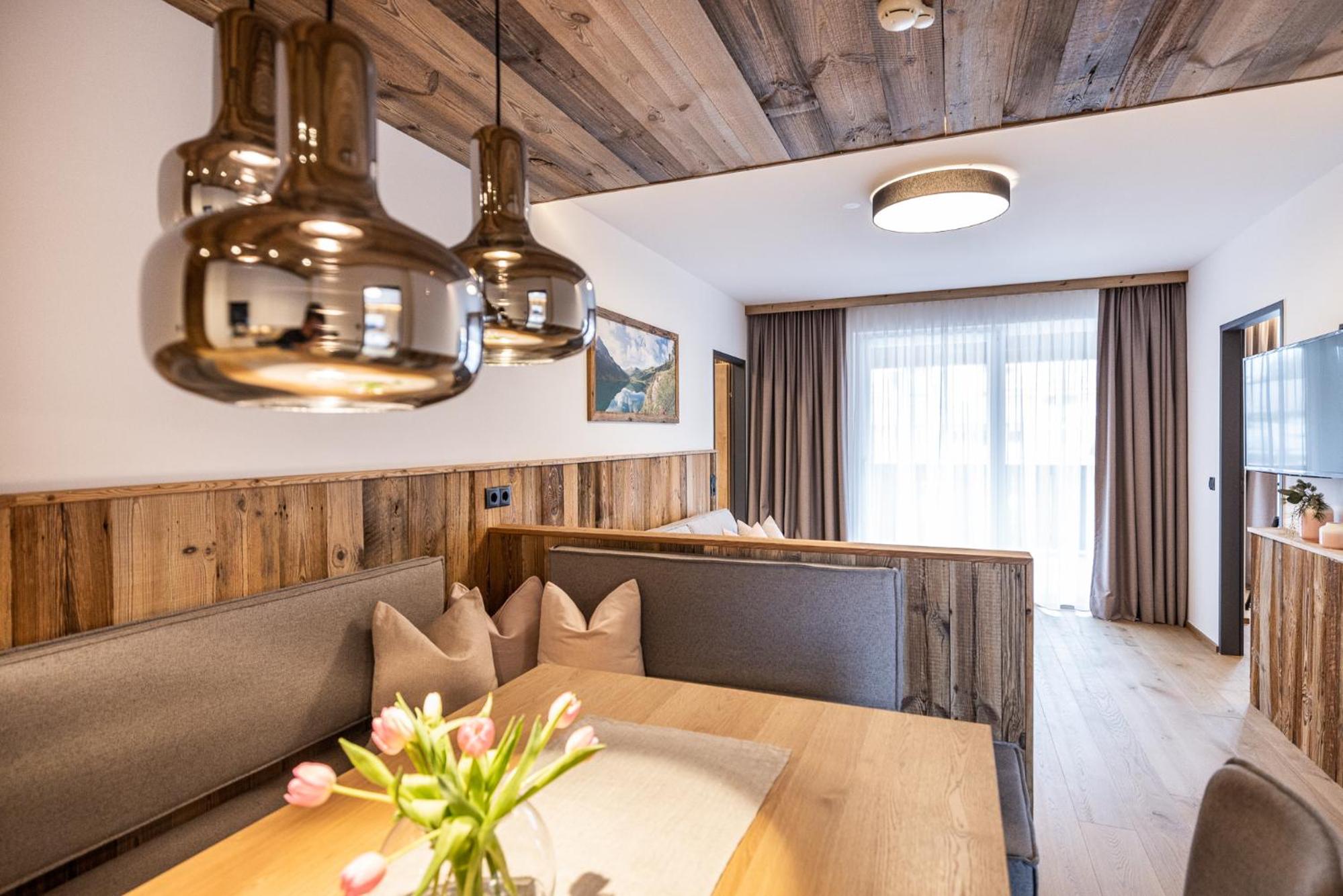 Comfort Three-Bedroom Apartment with Balcony photo 2