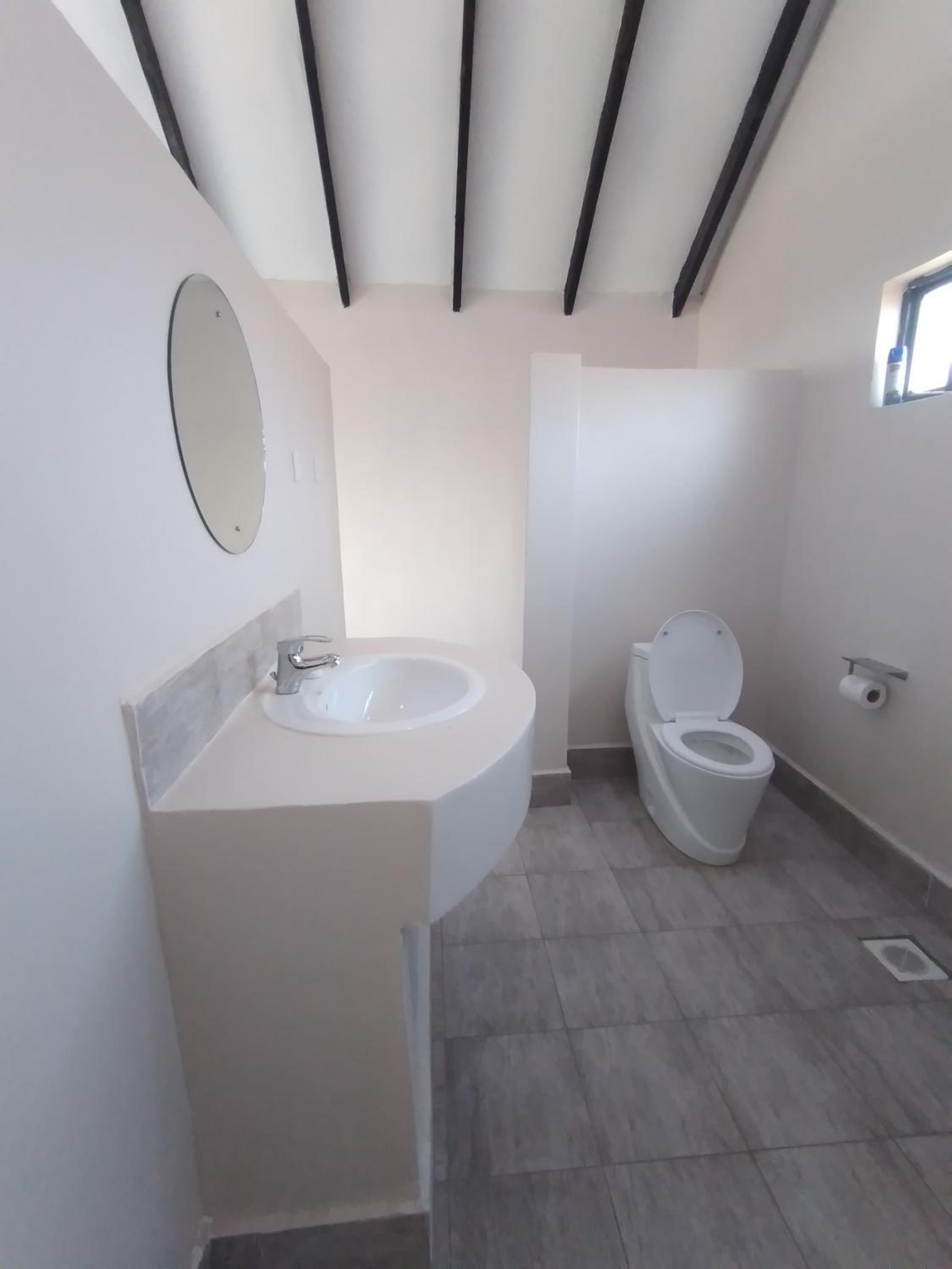 Deluxe King Room - Photo 5