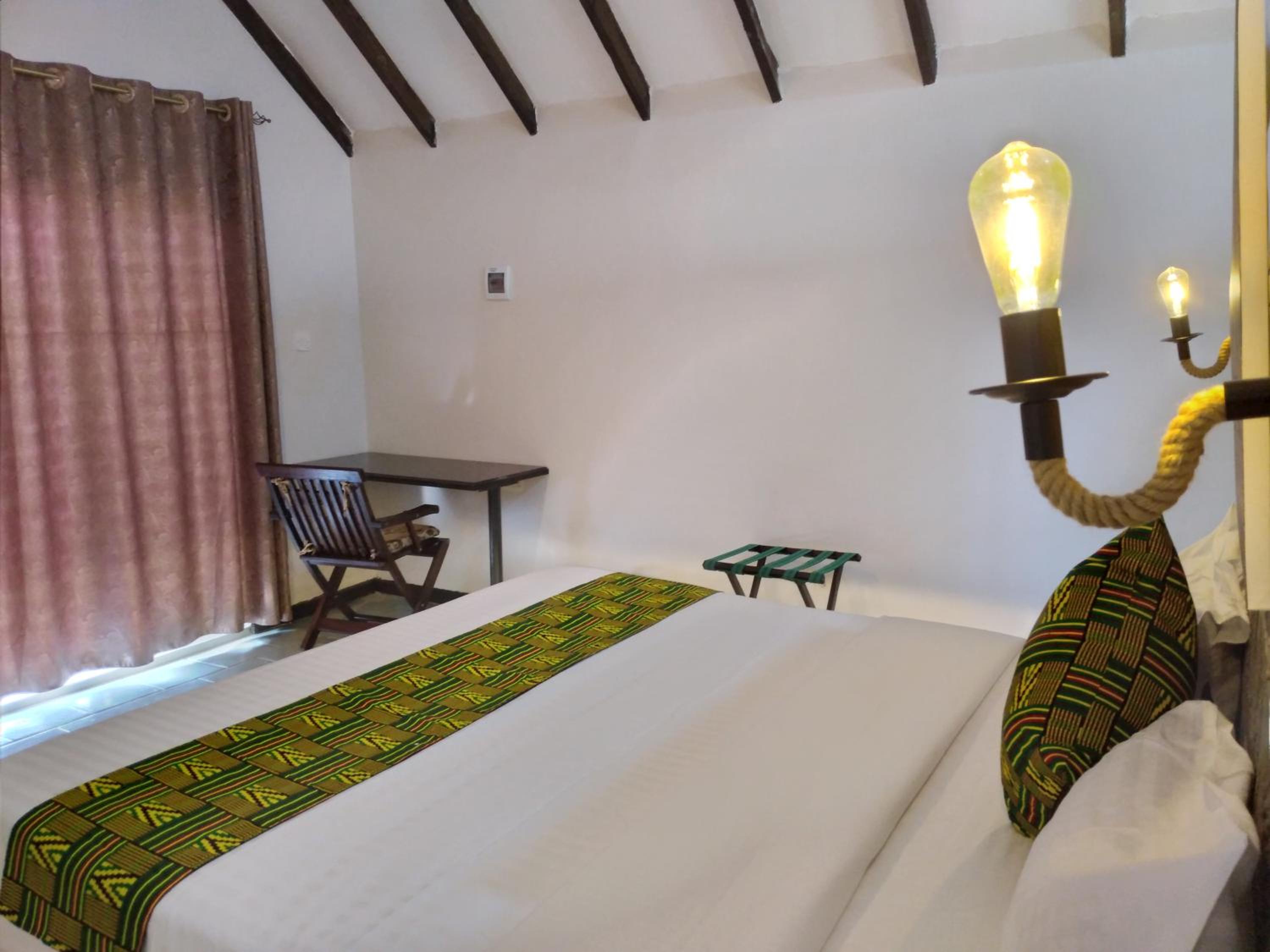 Deluxe King Room - Photo 2