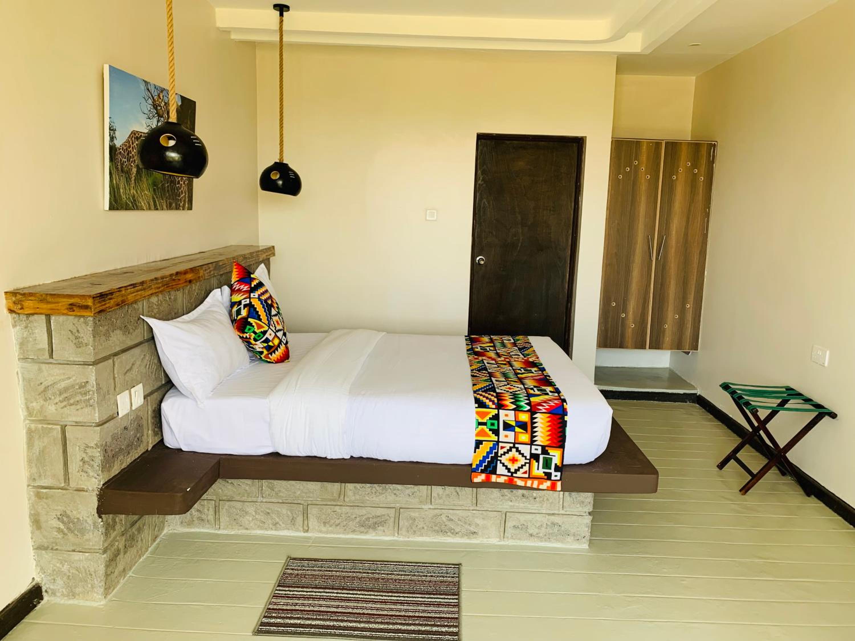 Deluxe Queen Room - Photo 3