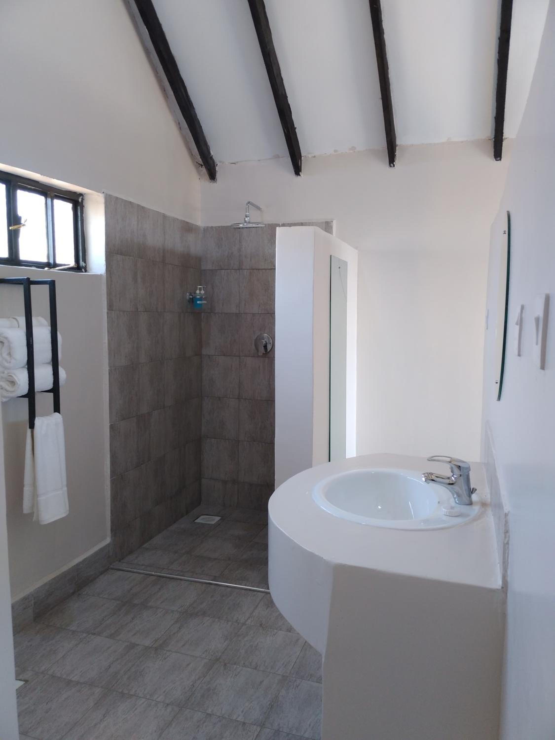 Deluxe King Room - Photo 7