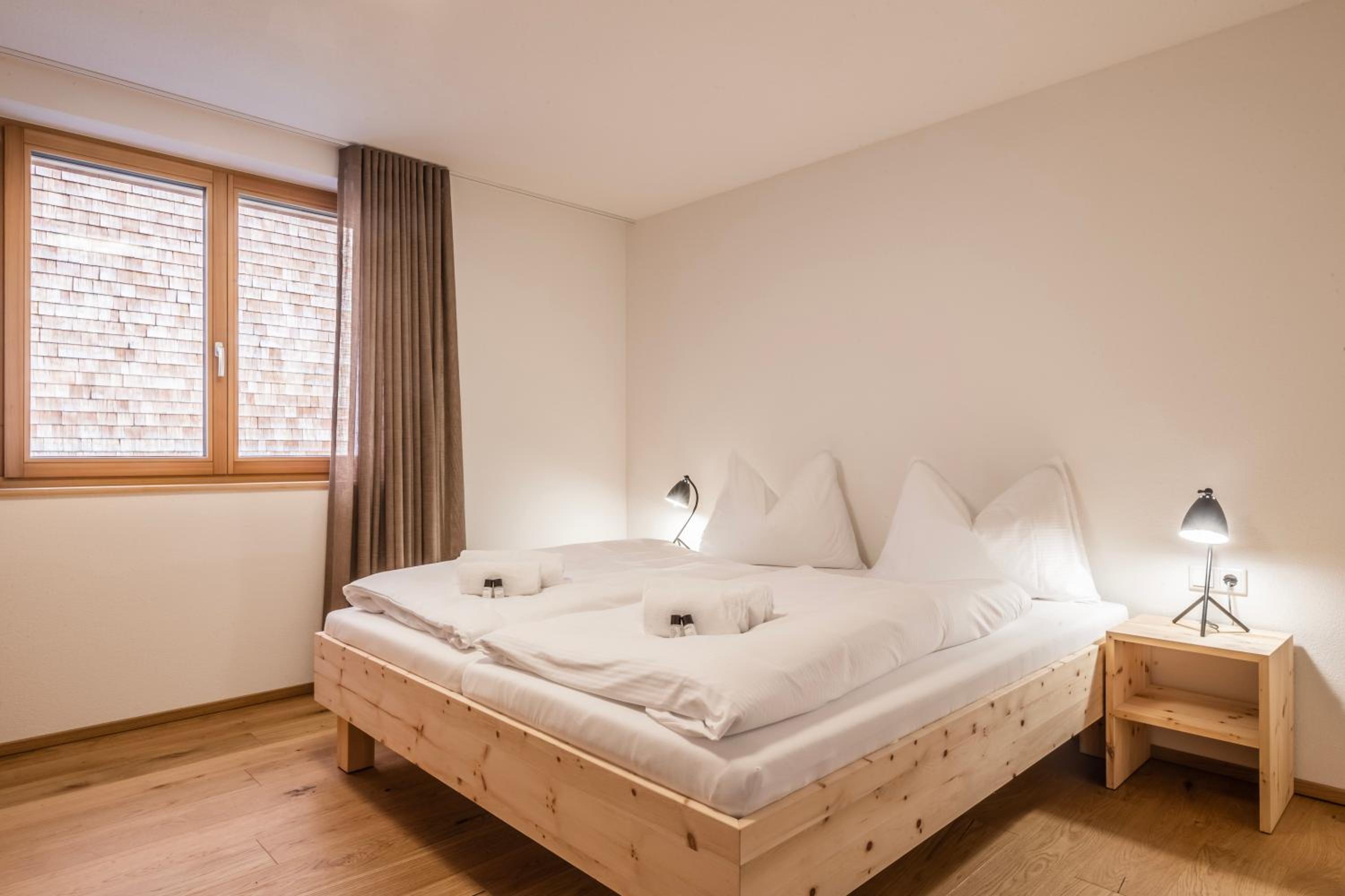 Three-Bedroom Apartment with Balcony photo 3