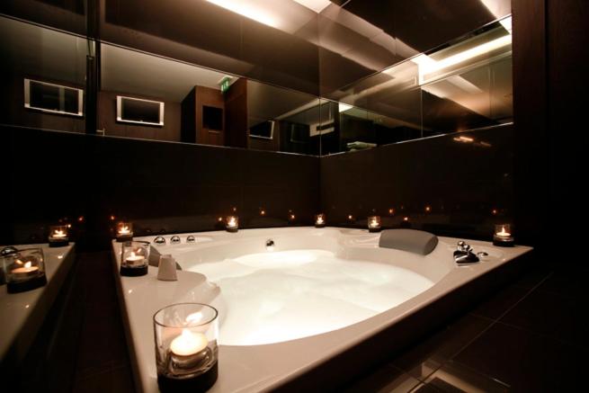 Standard King Room - Photo 9