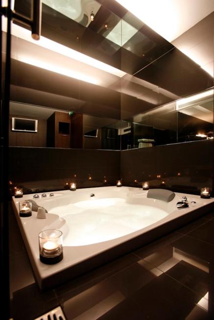 Standard King Room - Photo 10