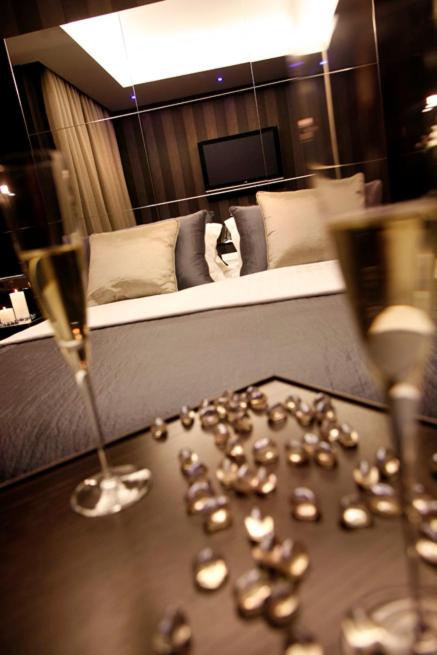 Standard King Room - Photo 15