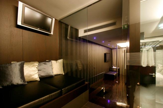 Standard King Room - Photo 24