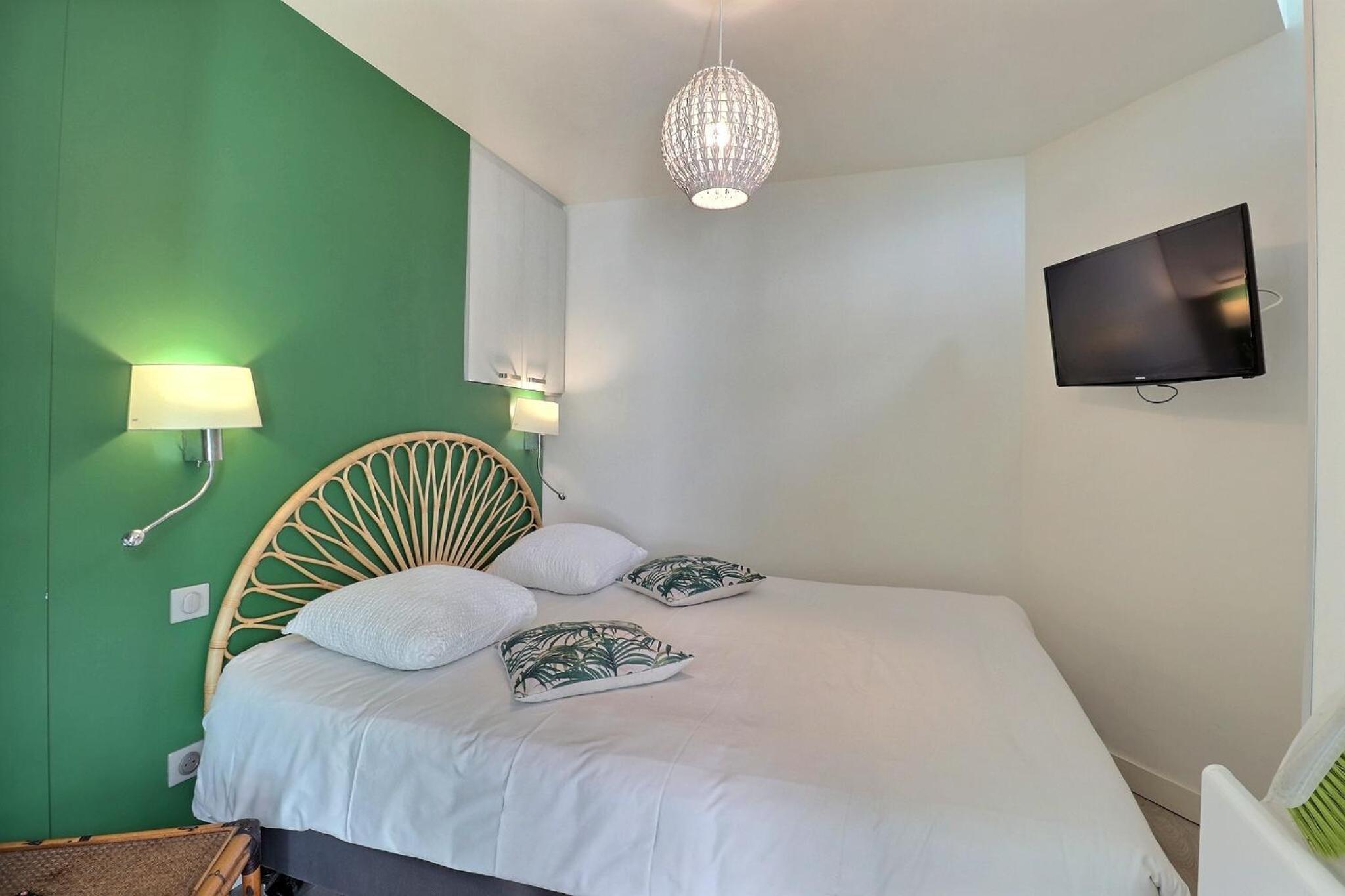 Apartment With Jacuzzi (2 Adults)