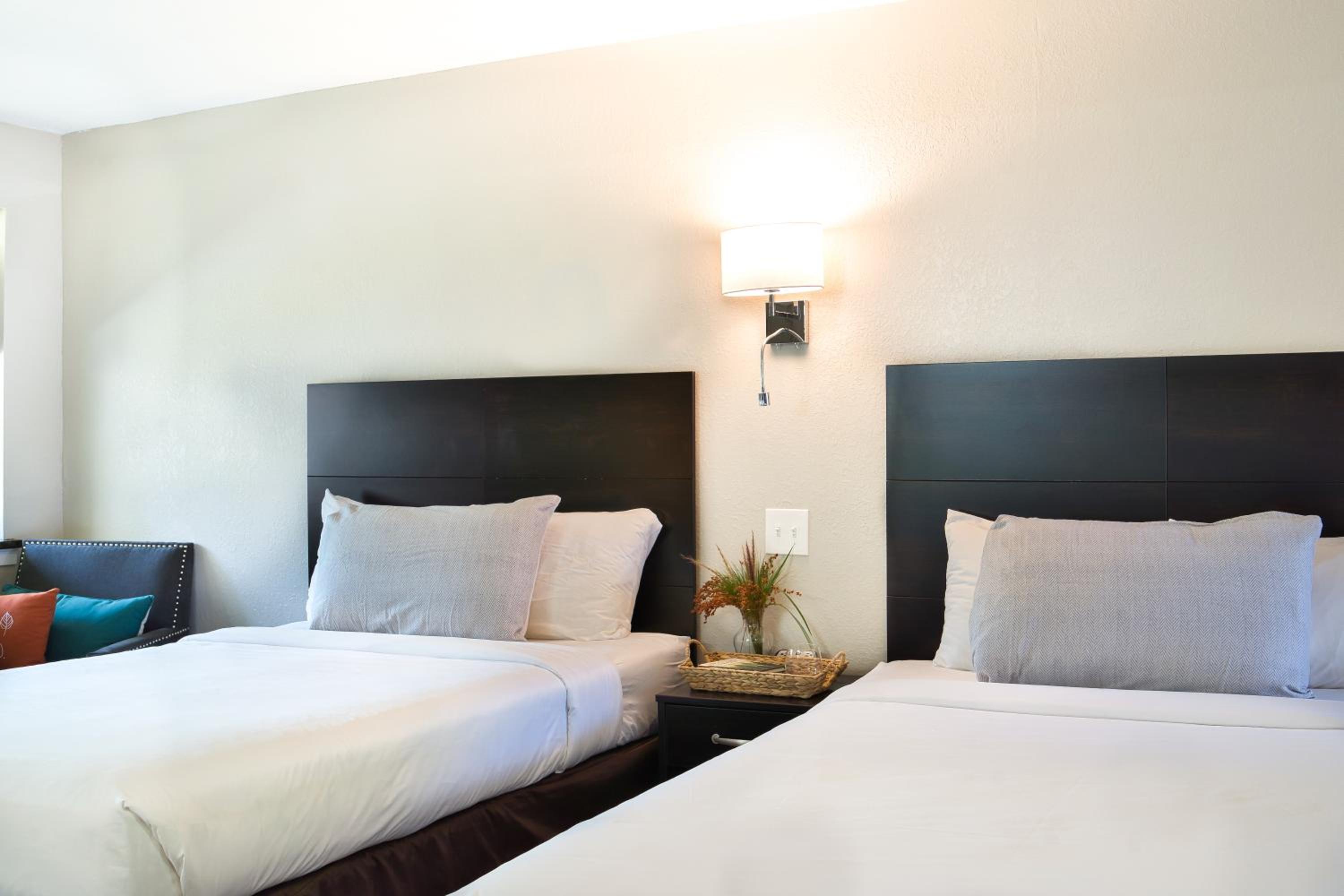 Double Room with Two Double Beds - Non-Smoking - Photo 4