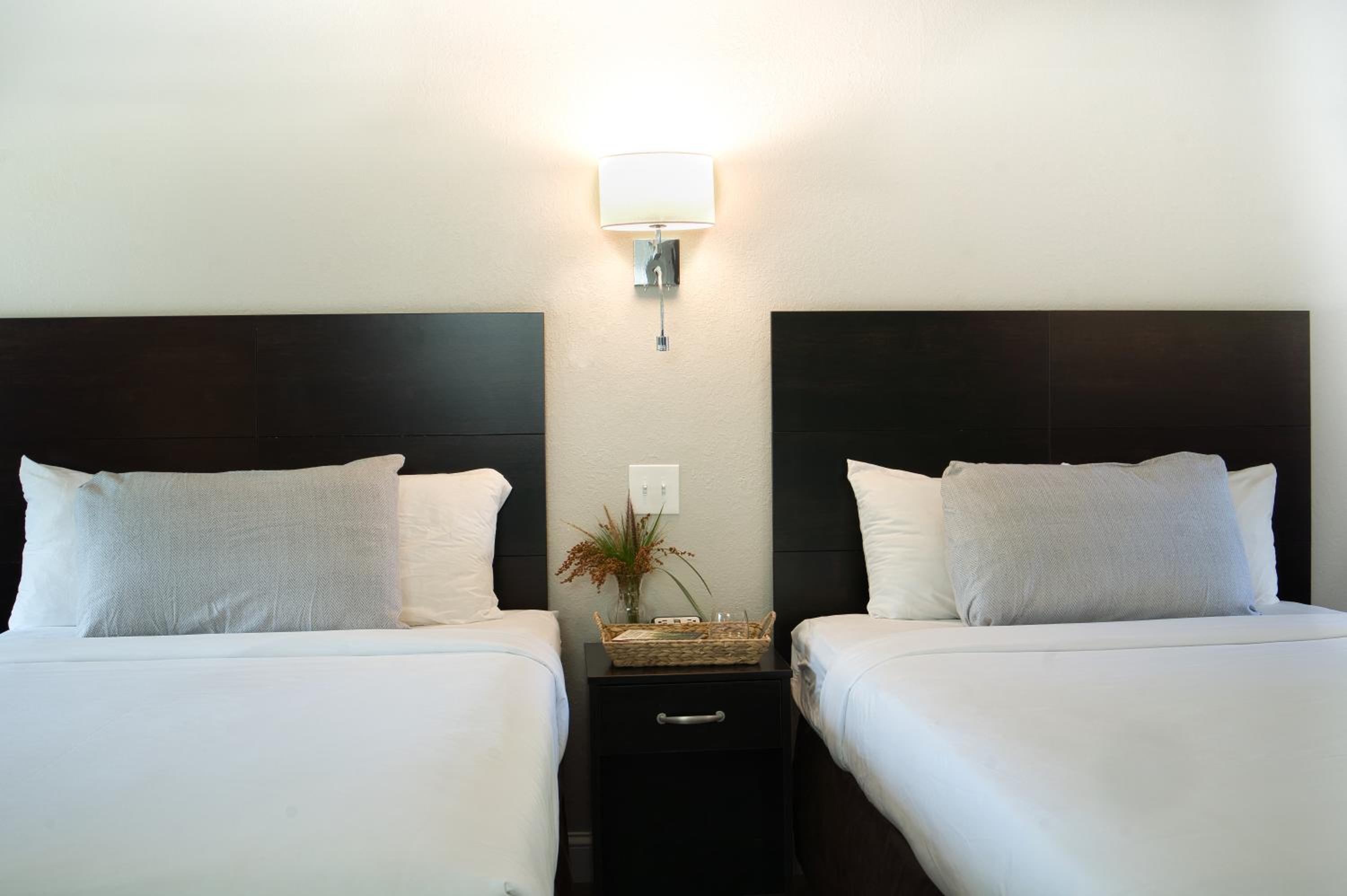 Double Room with Two Double Beds - Non-Smoking - Photo 3