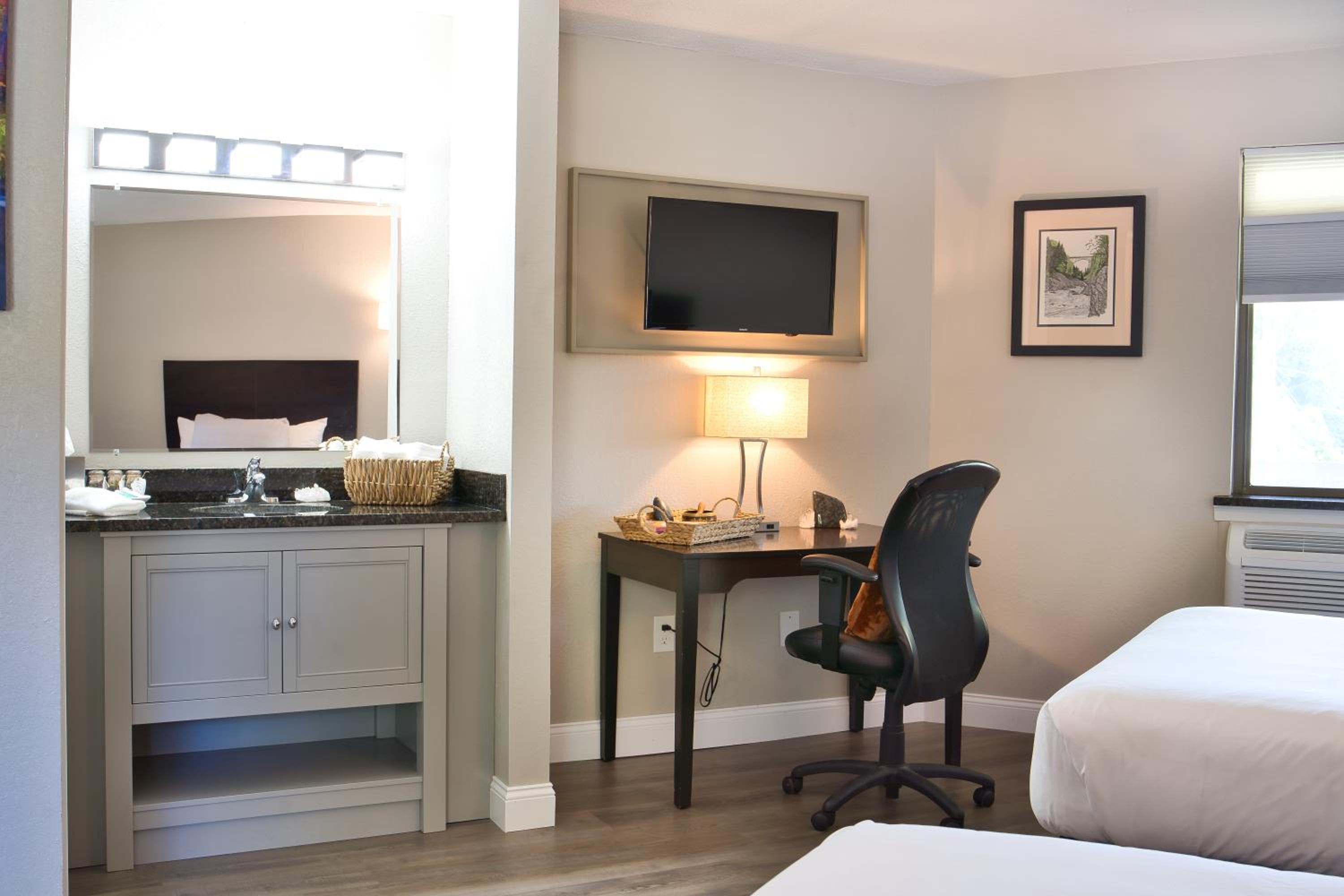 Double Room with Two Double Beds - Non-Smoking - Photo 6
