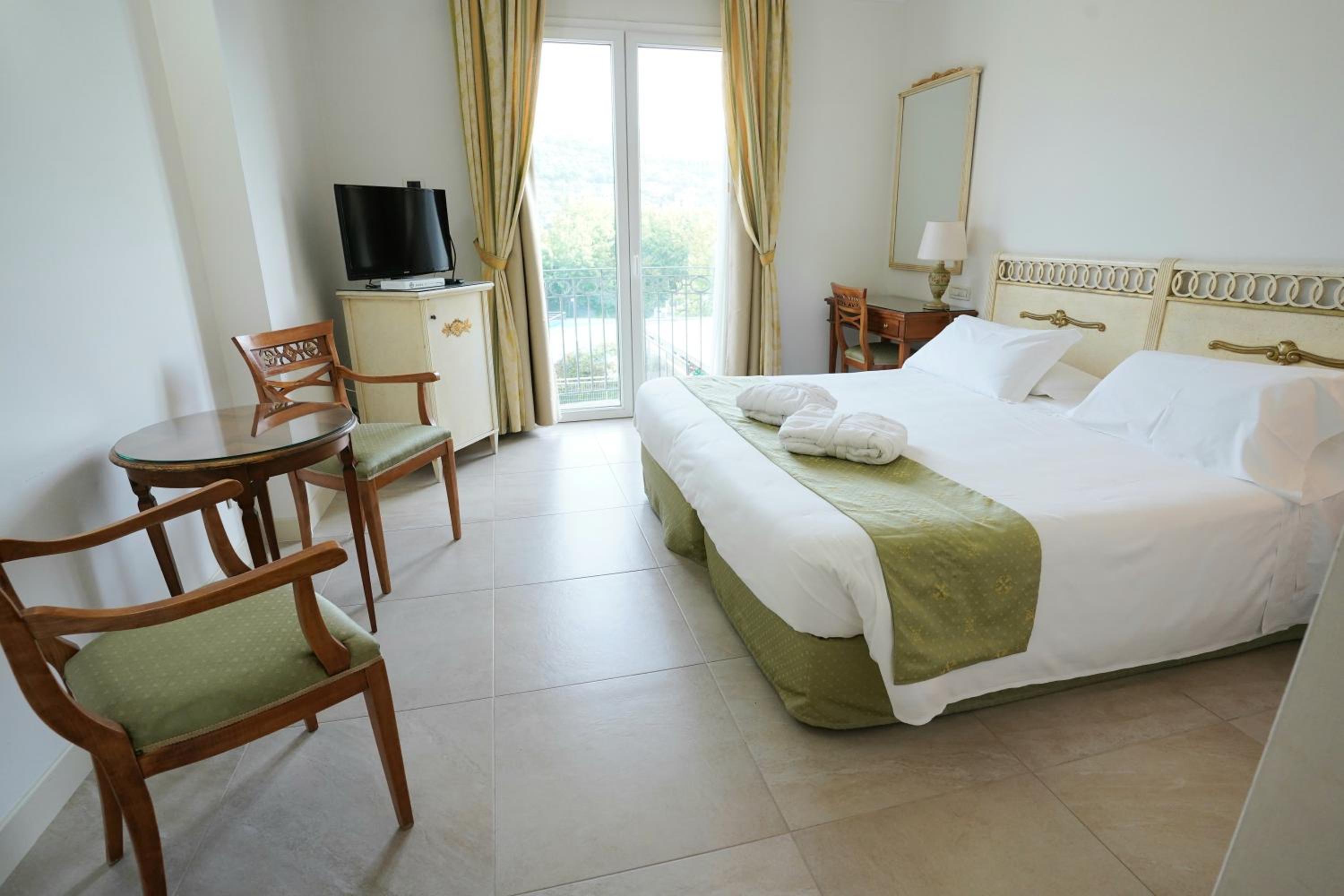 King Room with Garden View