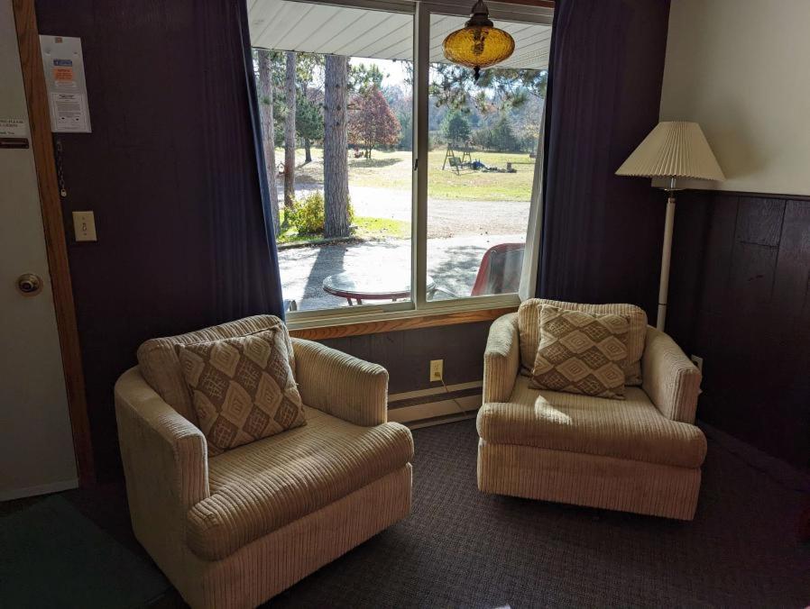 Deluxe King Suite photo 2