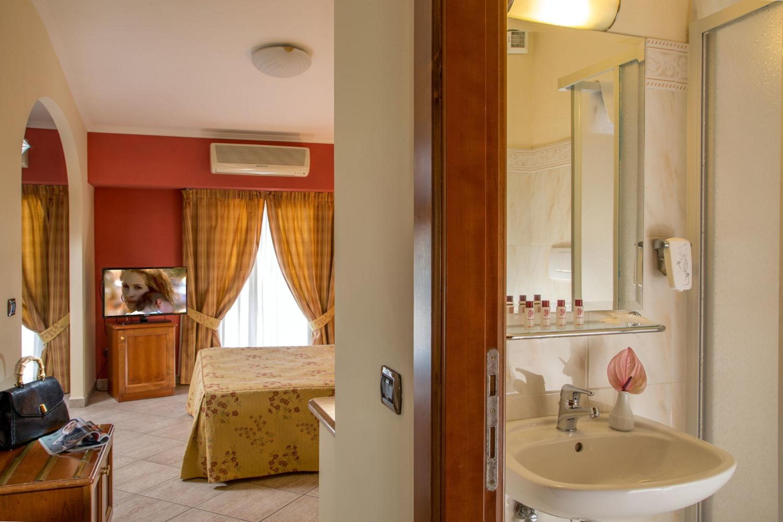 Quadruple Room - Photo 2