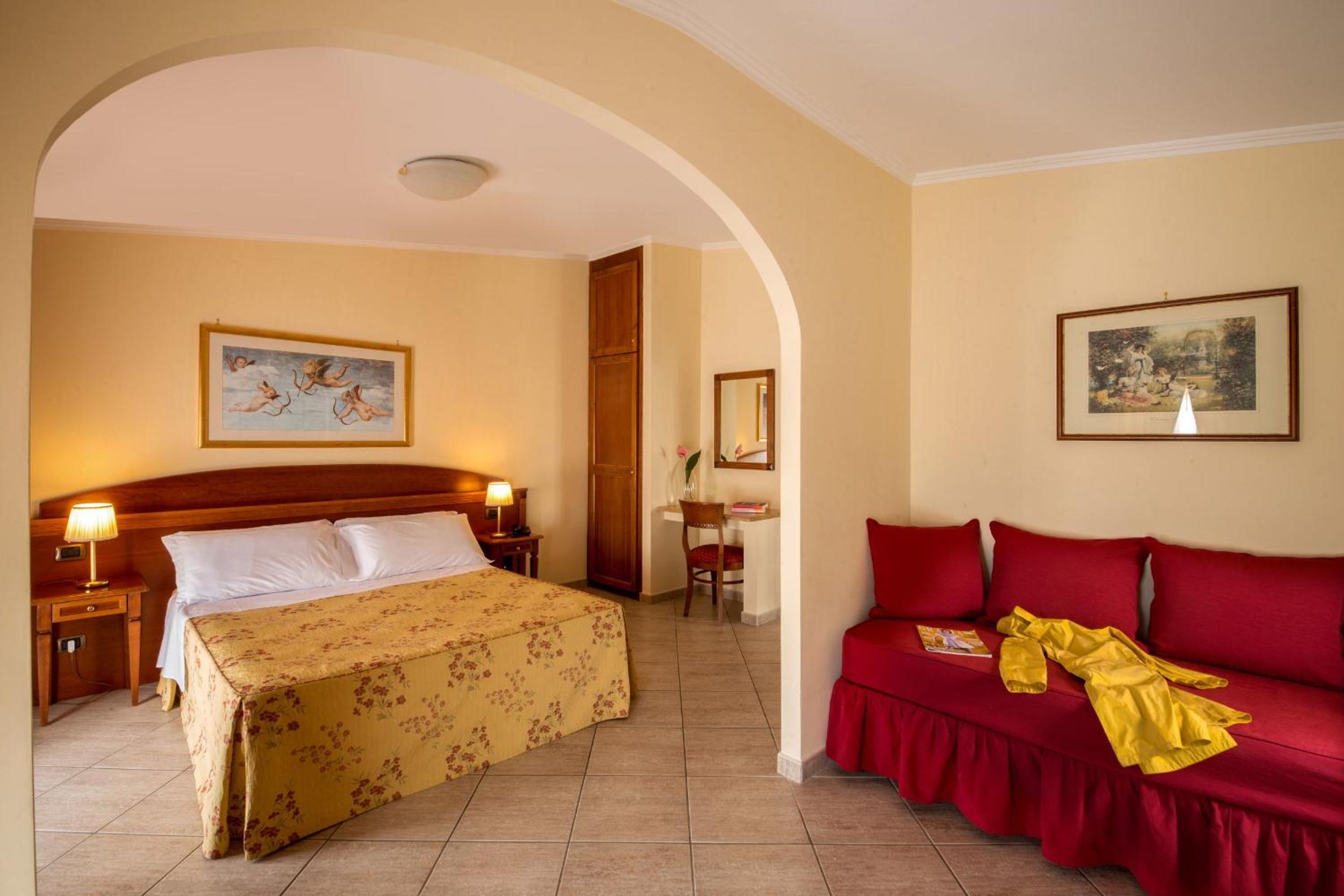 Quadruple Room - Photo 3