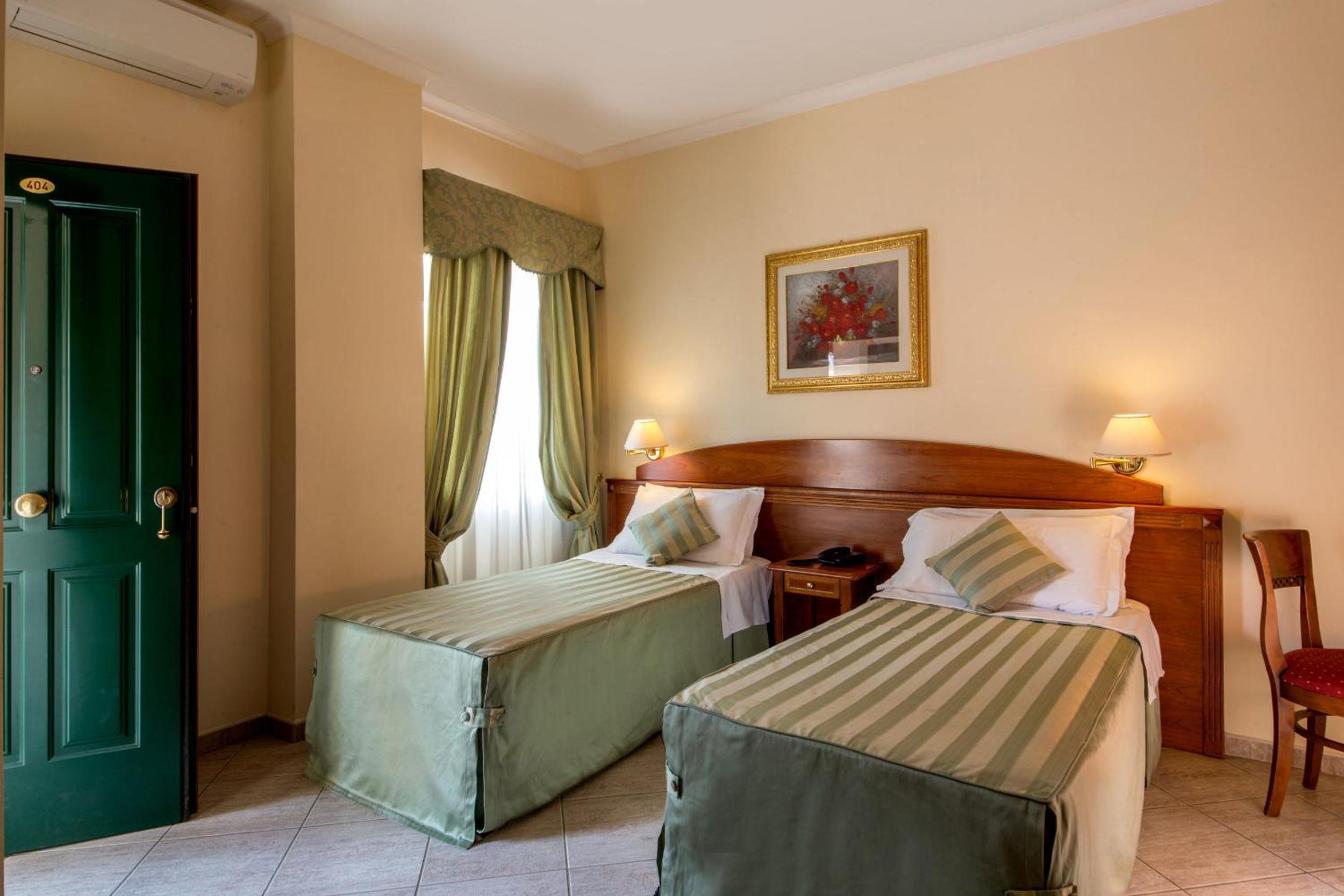 Triple Room - Photo 1