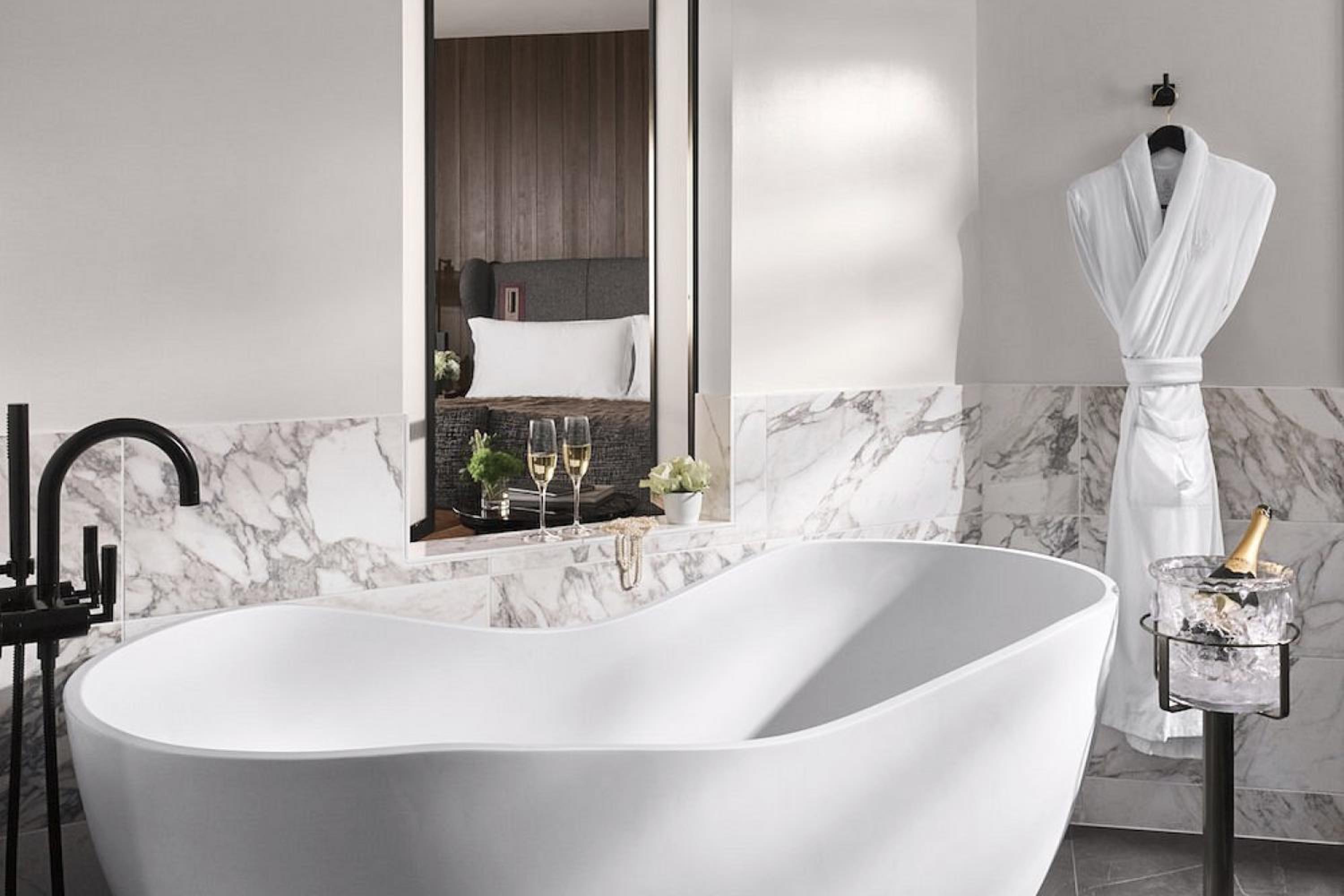 The Villagio Estate Guestroom King - Photo 5