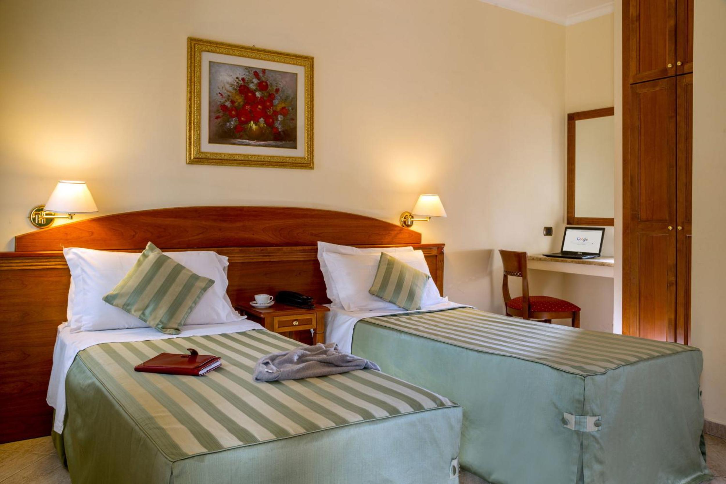 Twin Room - Photo 5