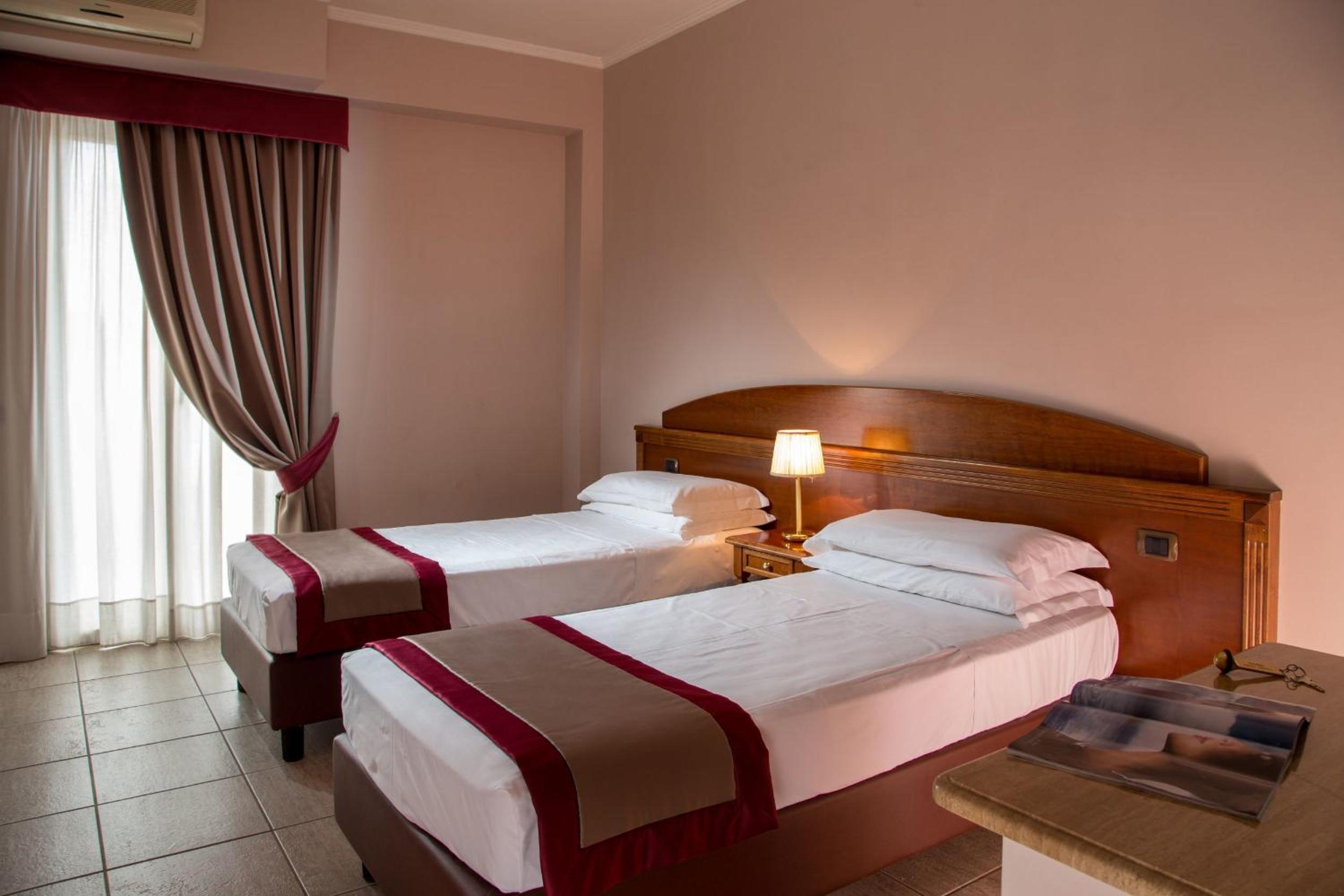 Twin Room - Photo 4