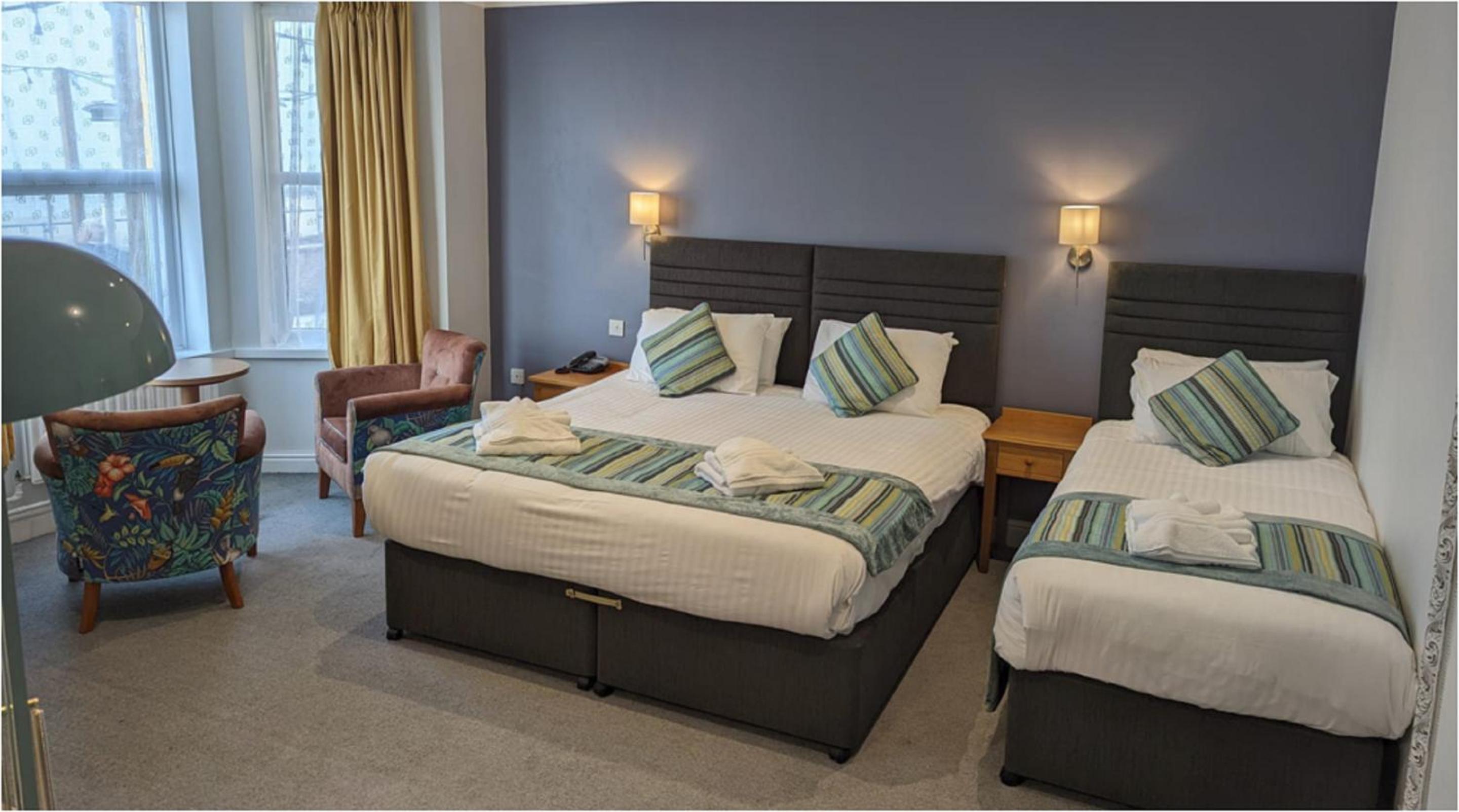 Quintuple Room
