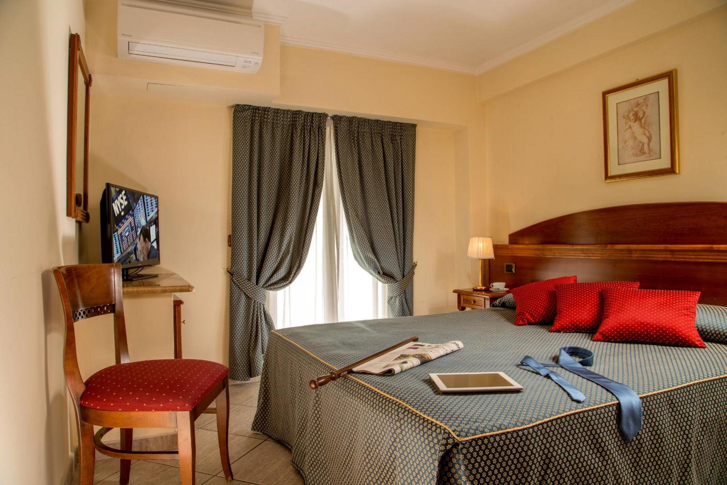 Double Room - Photo 2