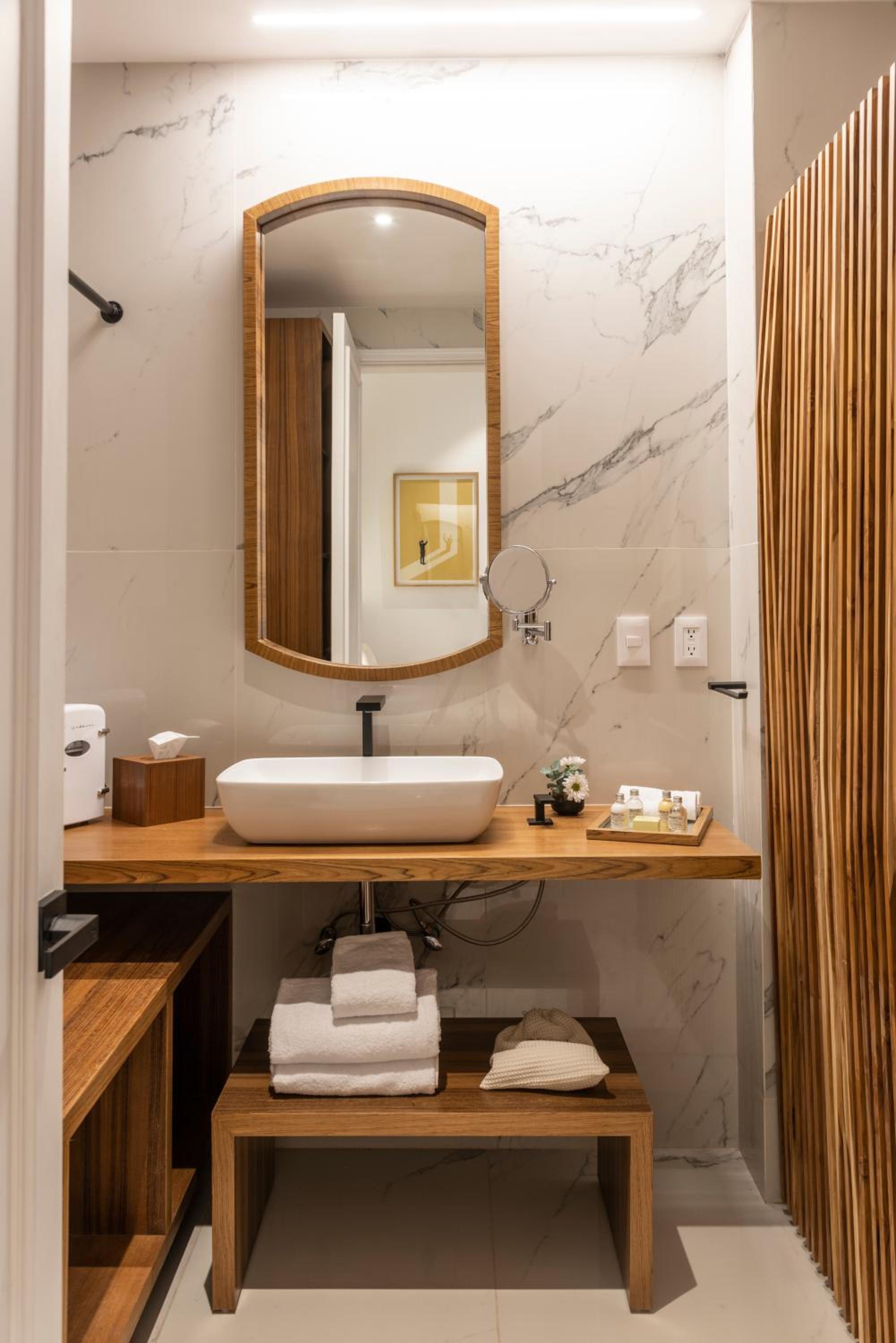 Deluxe Junior Suite photo 3