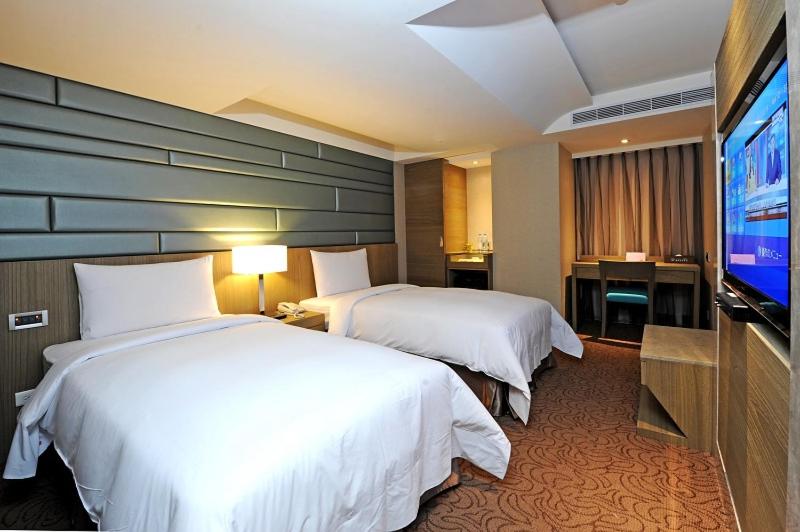 Economy Twin Room with Parking photo 2