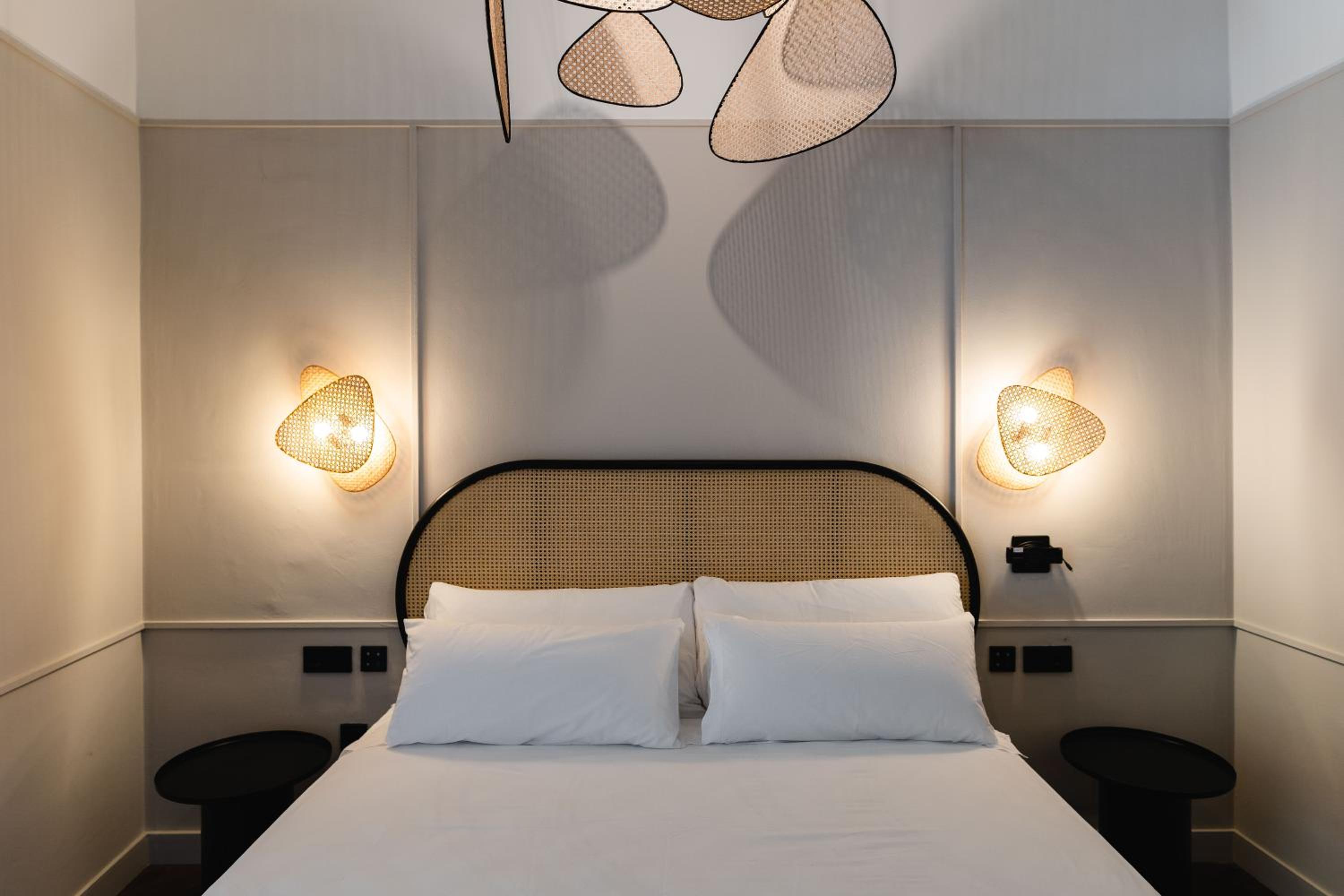 Standard Double Room - Photo 10