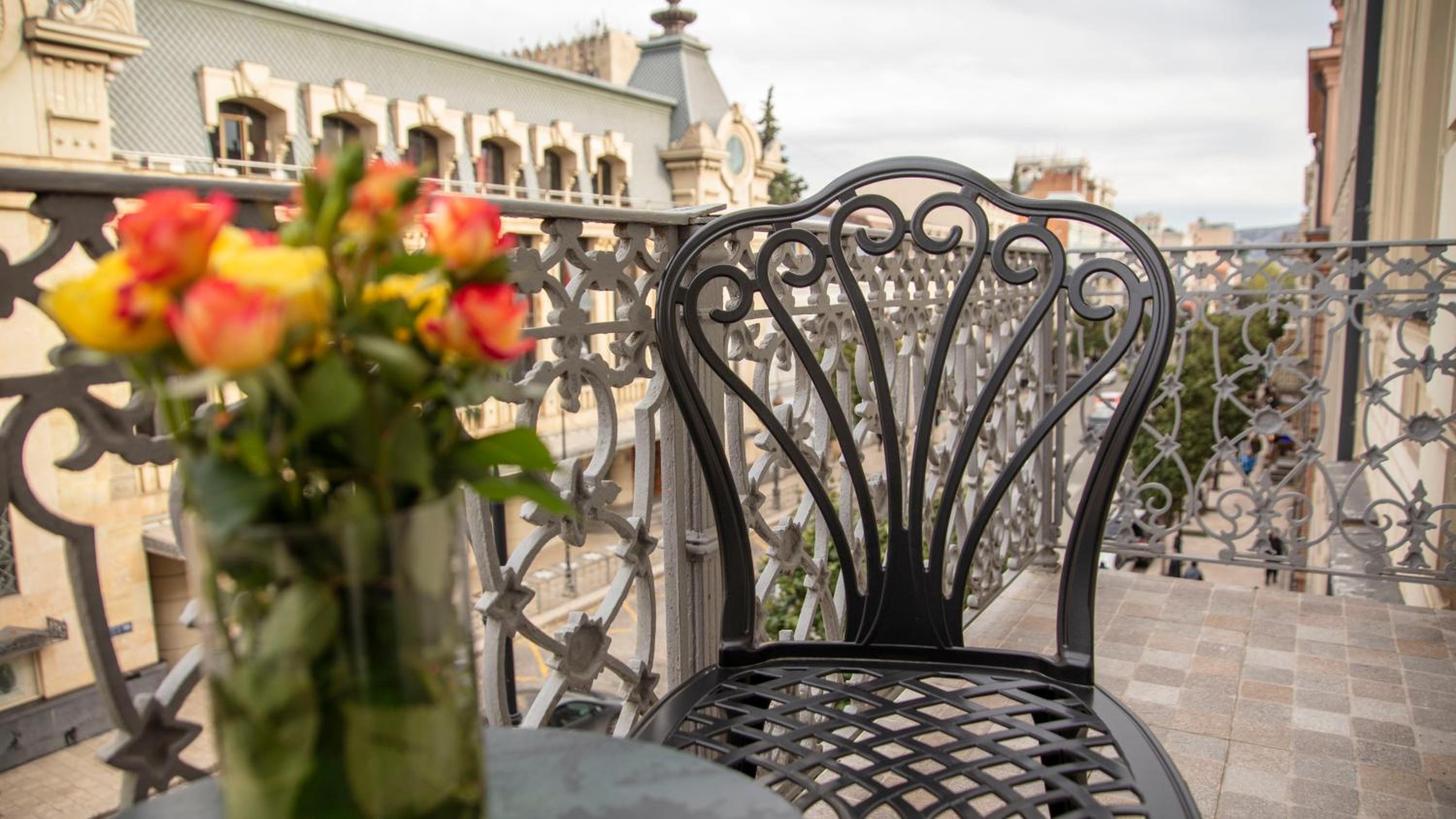 King Room with Balcony - Photo 18