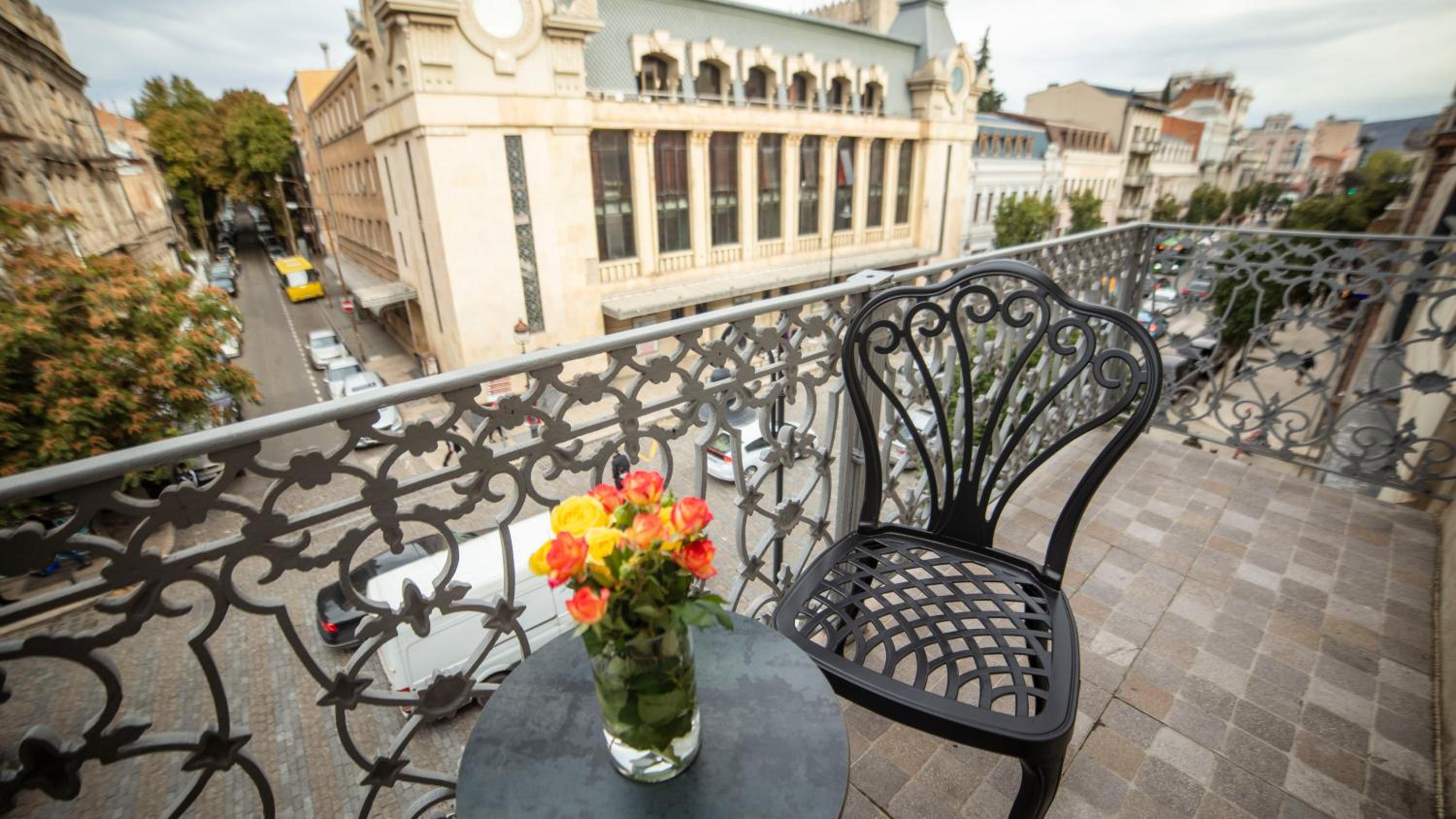 King Room with Balcony - Photo 21