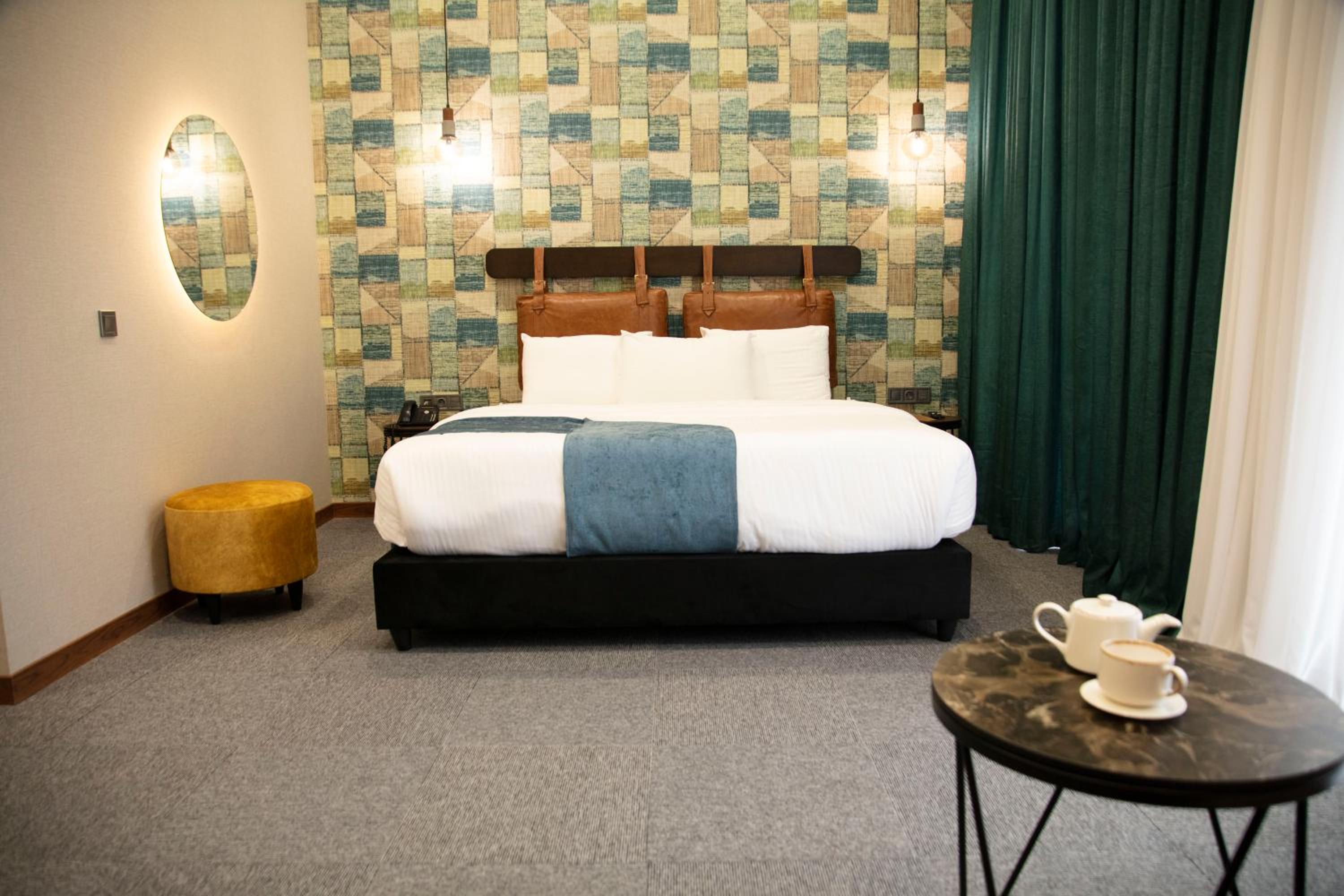 King Room with Balcony - Photo 3