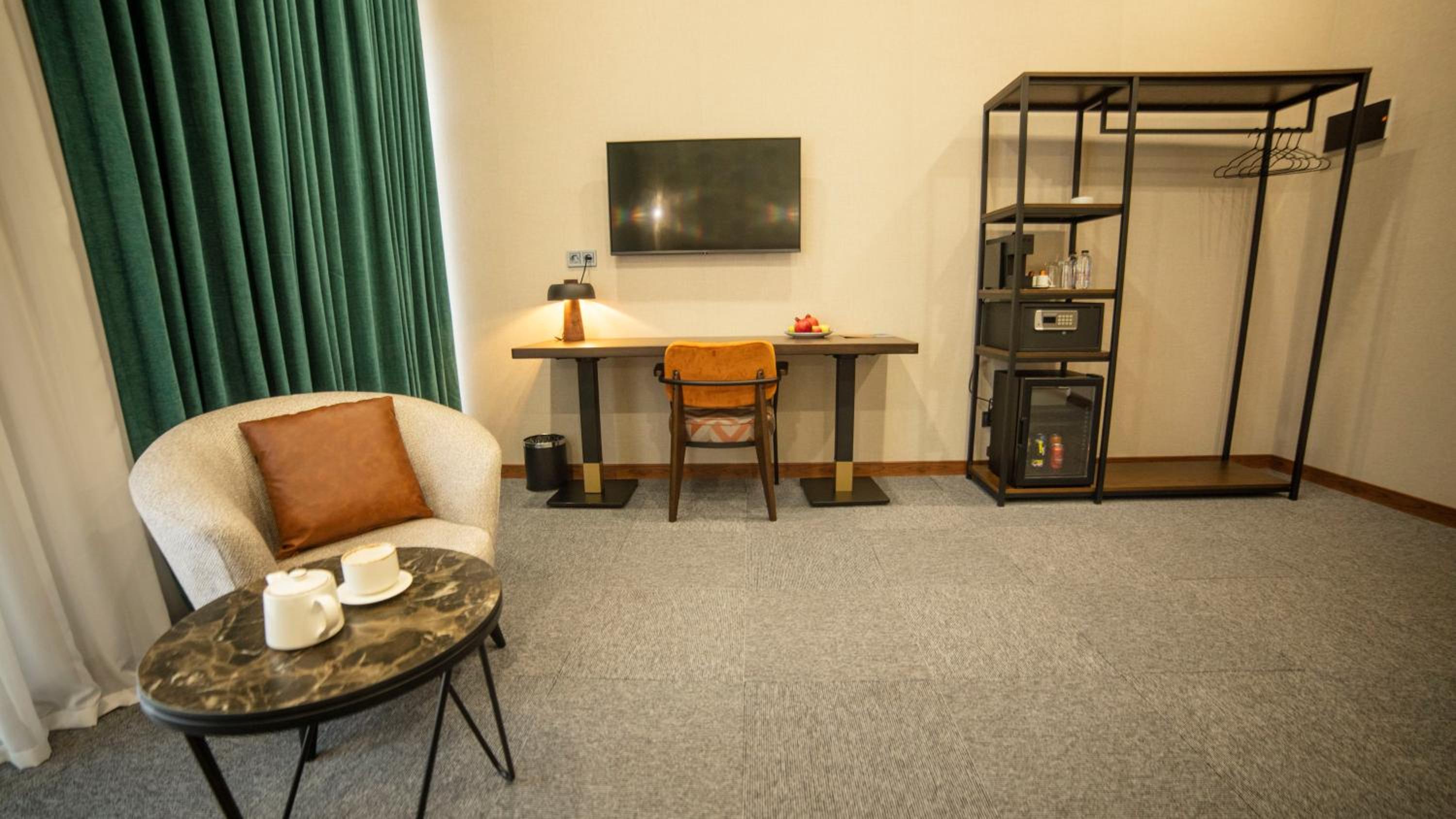 King Room with Balcony - Photo 24