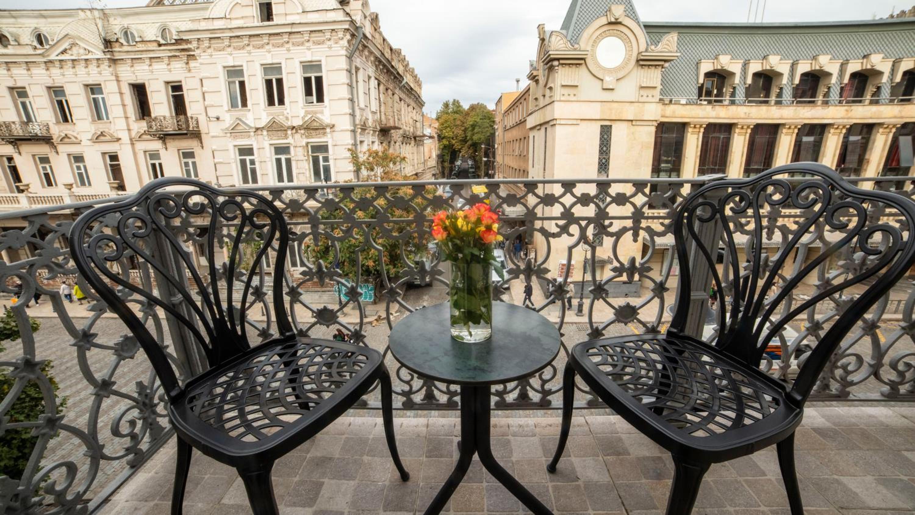 King Room with Balcony - Photo 17