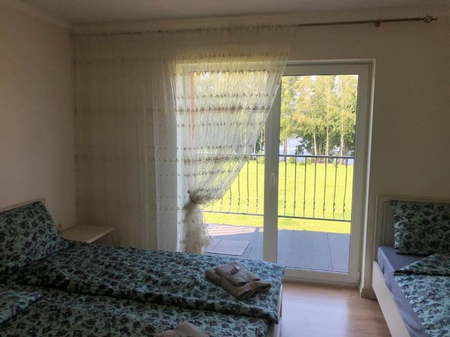 Quadruple Room with Lake View - Photo 4