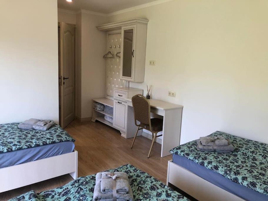 Quadruple Room with Lake View - Photo 7