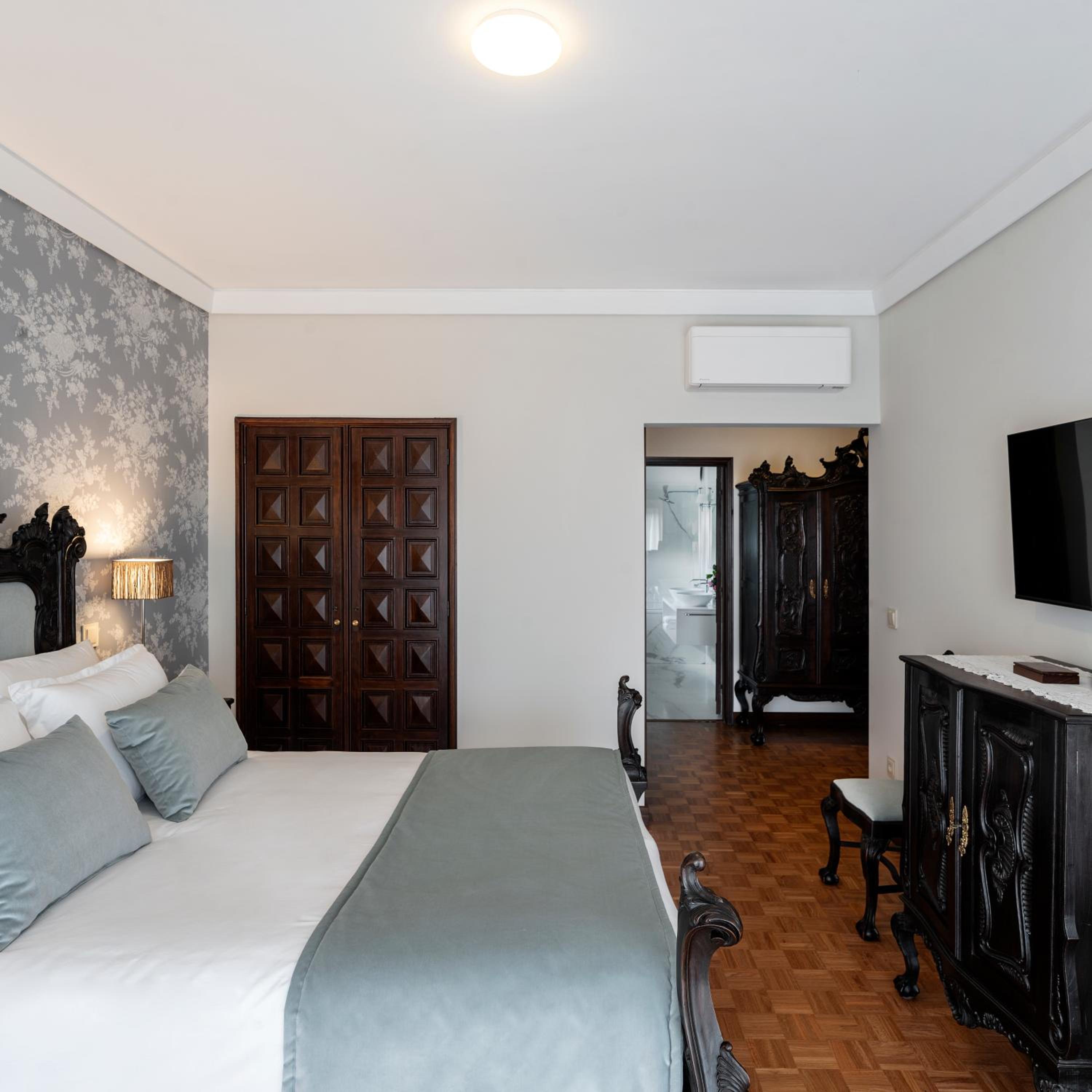 Double Room with Spa Bath - Photo 6