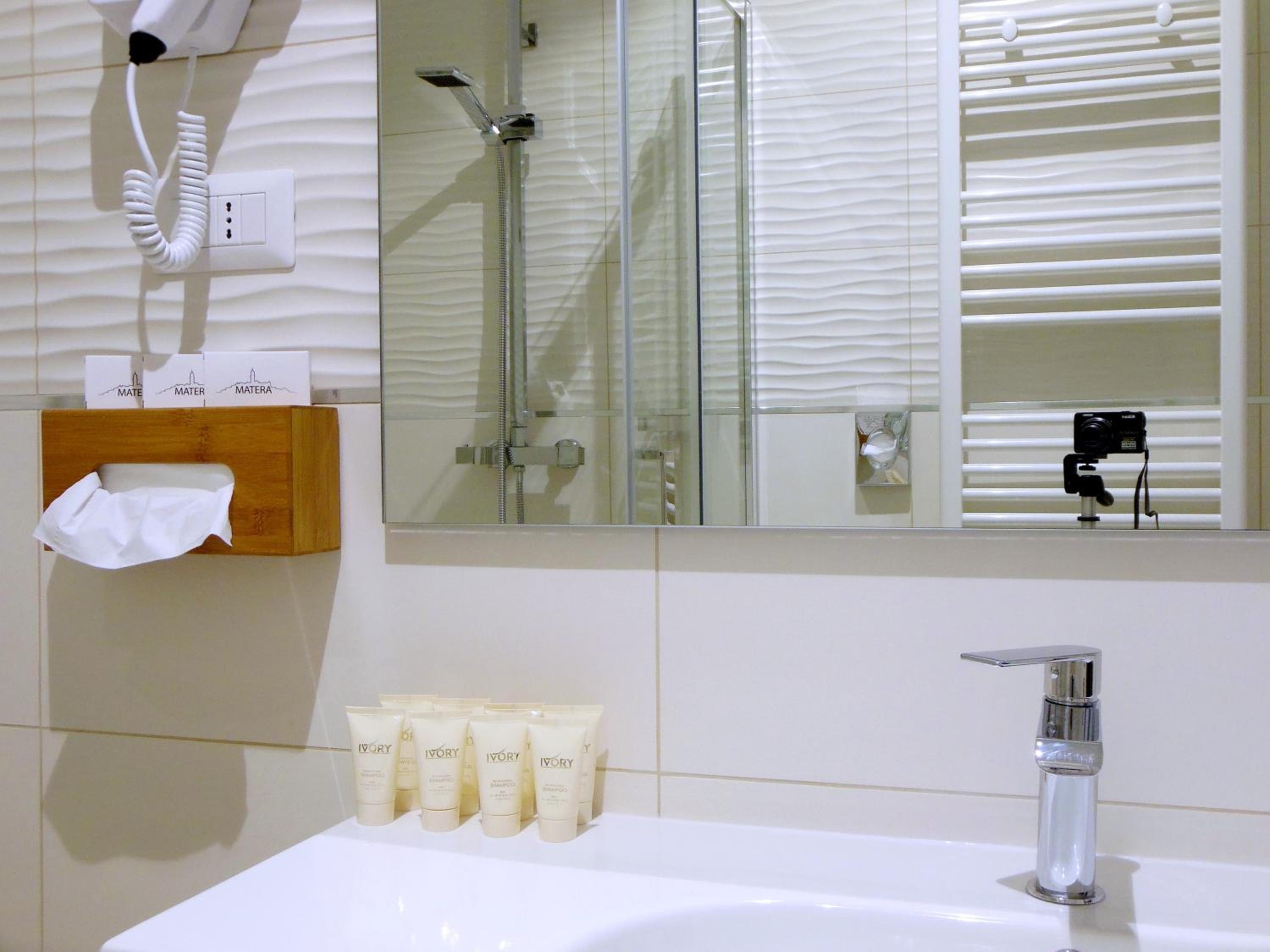 Suite - Photo 19