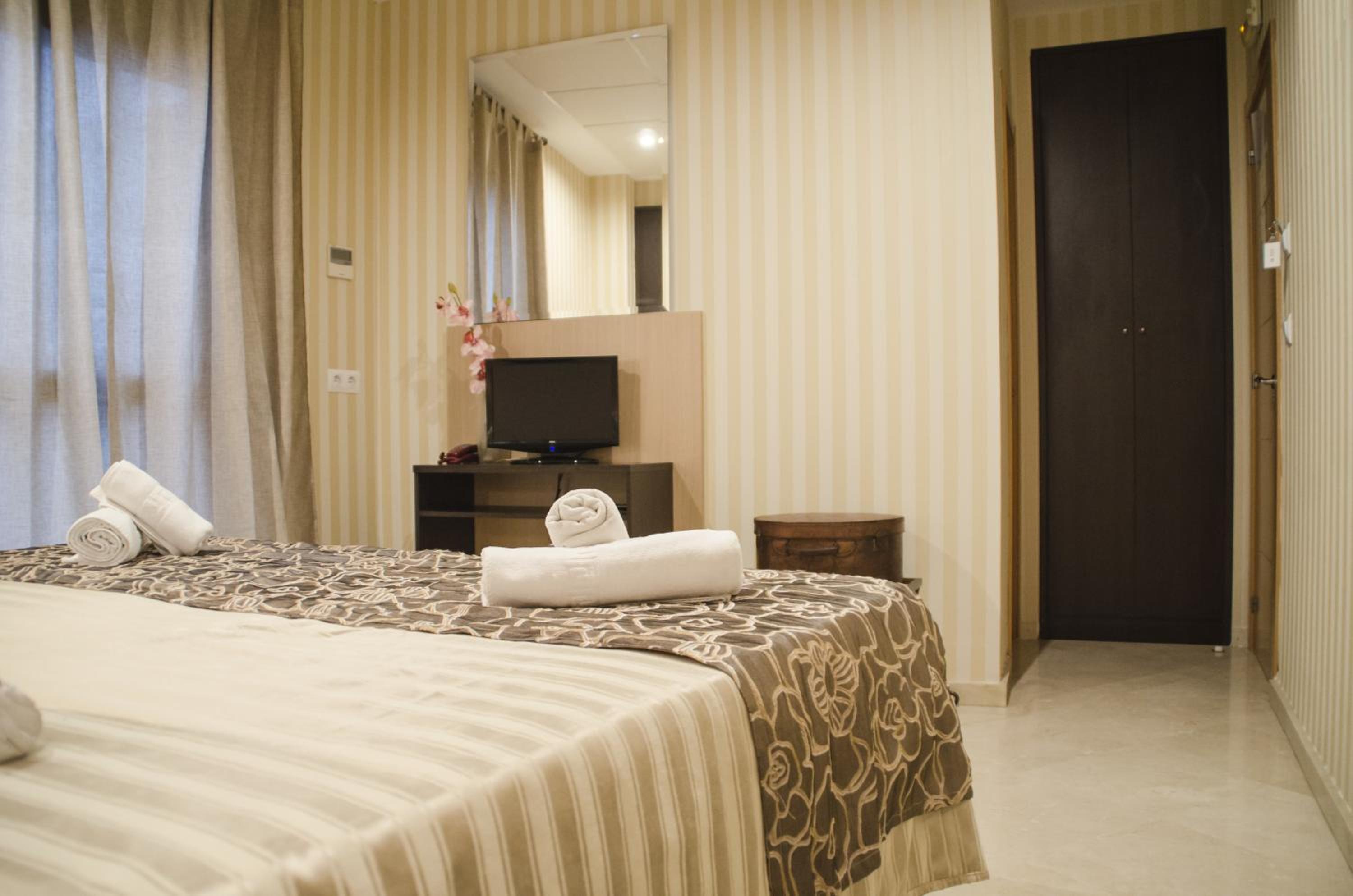 Double Room - Photo 6