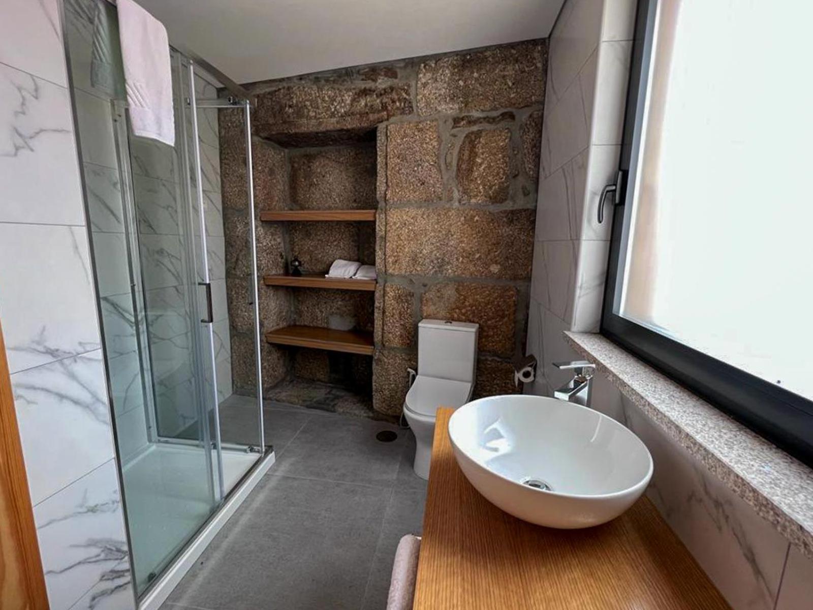 Large Double Room - Photo 2