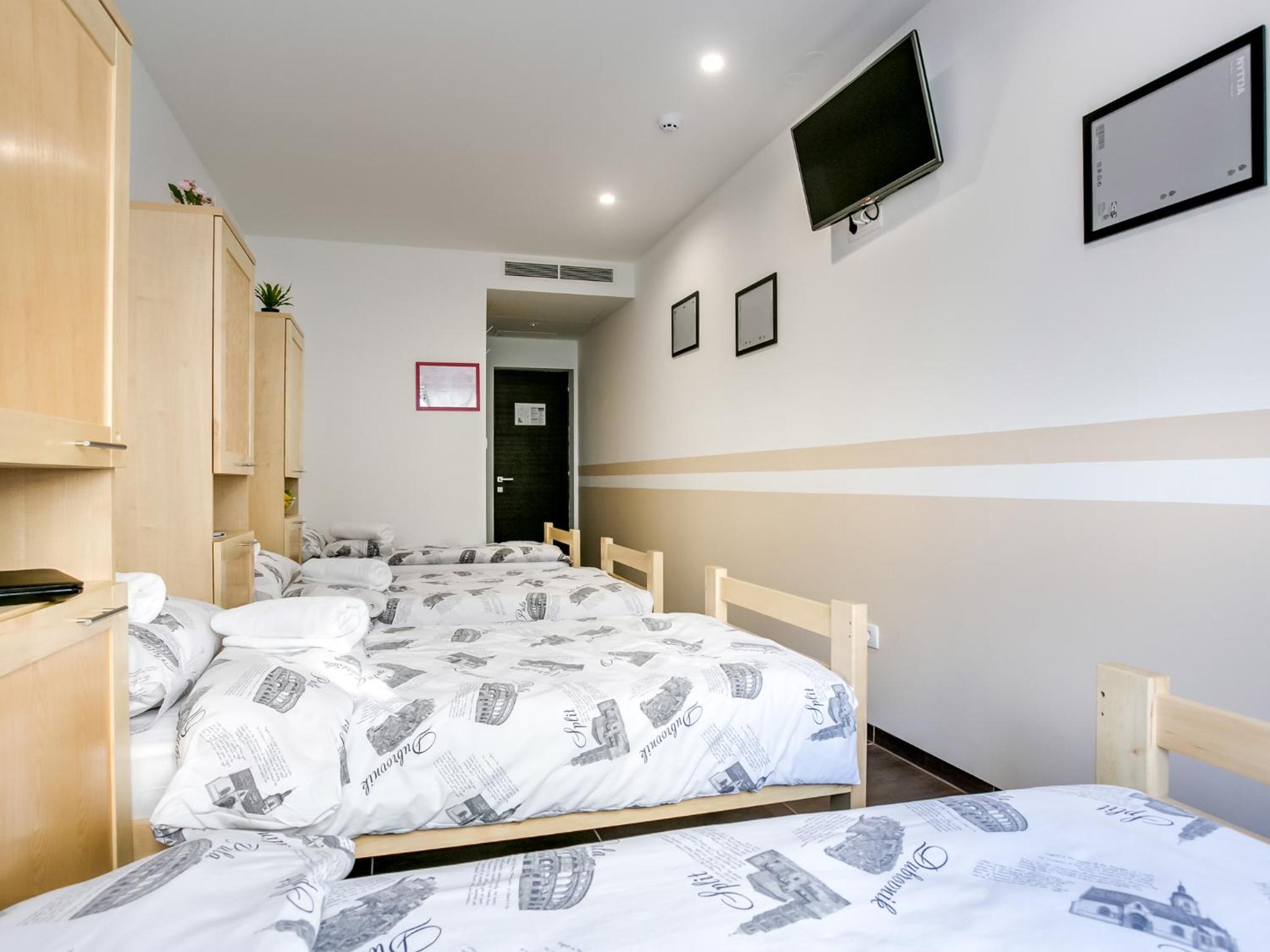 Quadruple Room - Photo 1