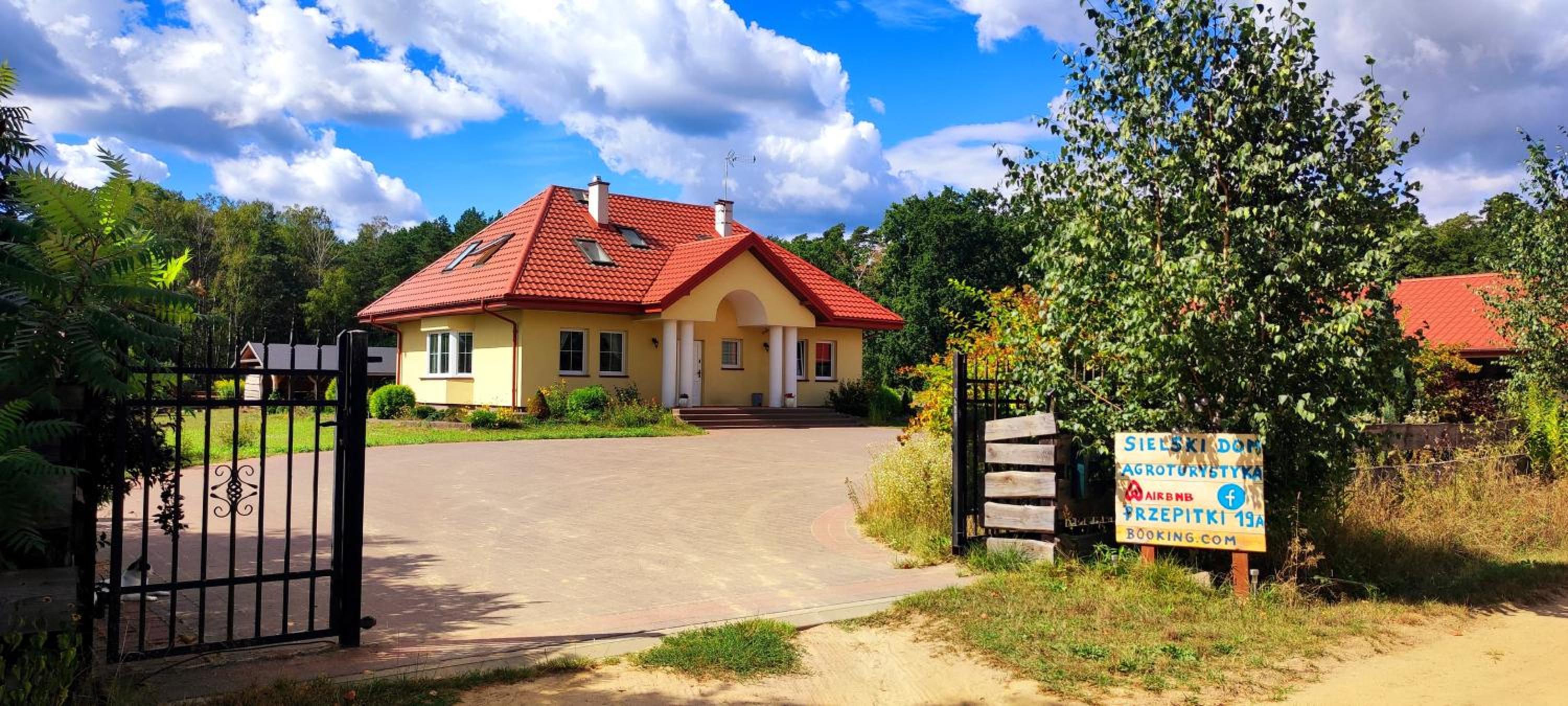 Five-Bedroom House photo 1