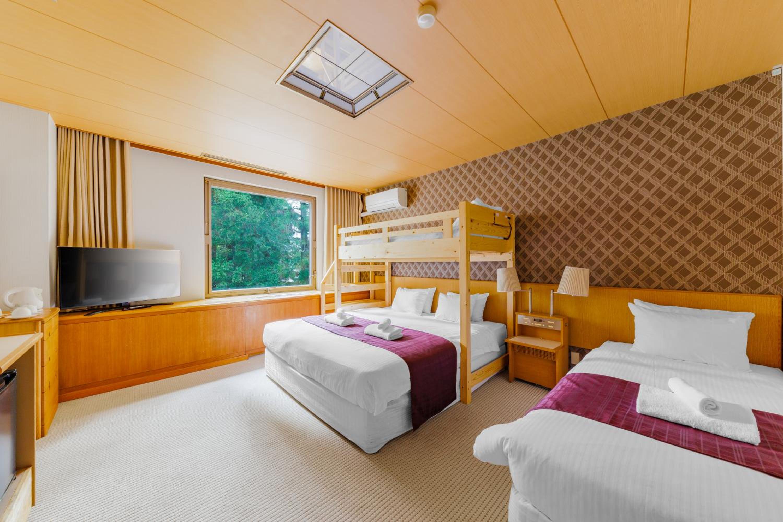Quadruple Room with Mountain View